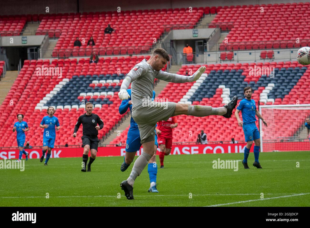 Londres, Angleterre 22 mai 2021. La finale de phase de Buildbase FA entre Binfield FC et Warrington Rylands 1906 a joué au stade Wembley. Banque D'Images