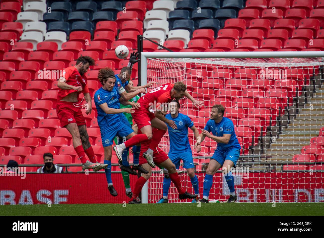 Londres, Angleterre 22 mai 2021. La finale de phase de Buildbase FA entre Binfield FC et Warrington Rylands 1906 a joué au stade Wembley. Banque D'Images