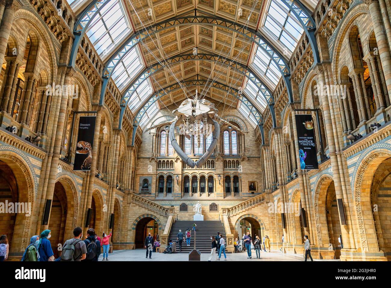 LONDRES, ROYAUME-UNI - 19 MAI 2021 : entrée principale intérieure du Musée d'Histoire naturelle Banque D'Images