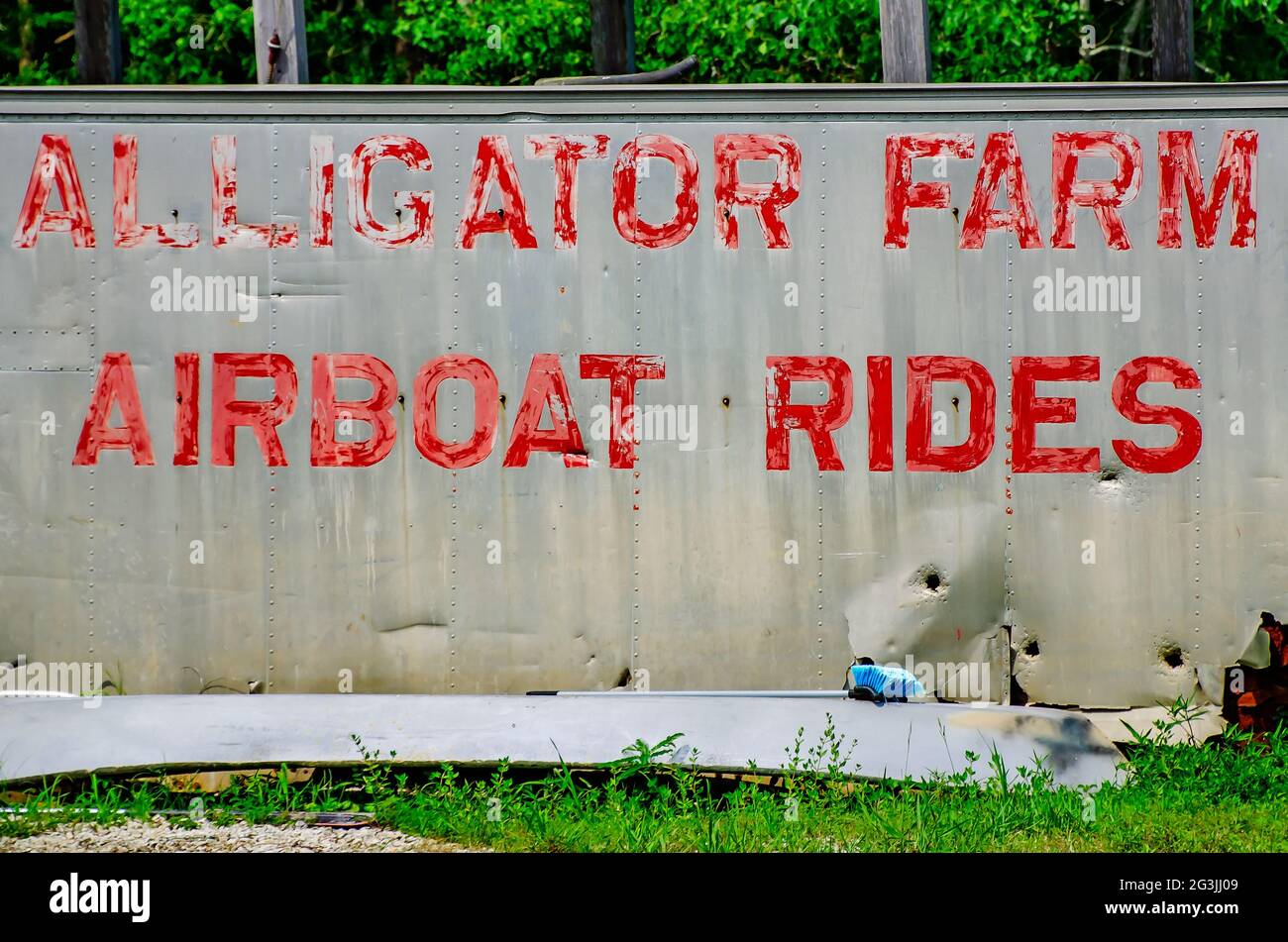 Une remorque annonce des tours en hydroglisseur au Gulf Coast Gator Ranch and Tours, le 12 juin 2021, à Moss point, Mississippi. Banque D'Images