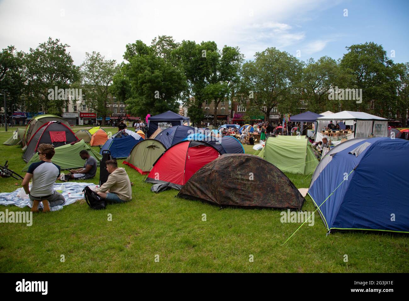 Camp des manifestants pour la liberté sur Shepherd's Bush Green, Londres, Royaume-Uni. Juin 2021 Banque D'Images