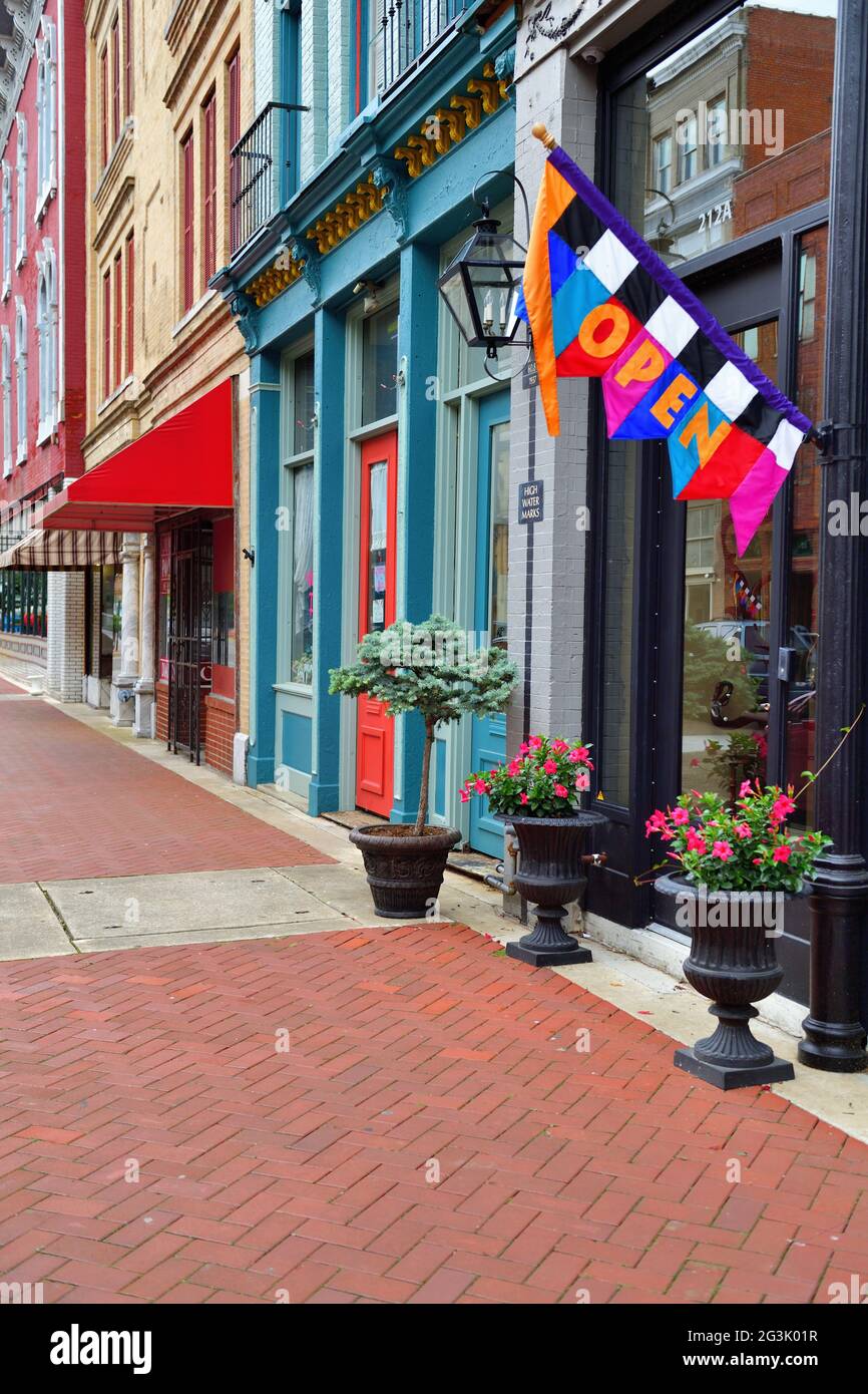 Paducah, Kentucky, États-Unis. Boutiques et magasins le long de Broadway Street dans la vieille partie du centre-ville de Paducah. Banque D'Images