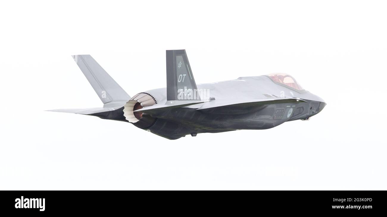 LEEUWARDEN, Pays-Bas - 10 juin 2016 : F-35 Lightning II sur survol c'est débuts européens à la Force aérienne néerlandaise D Banque D'Images