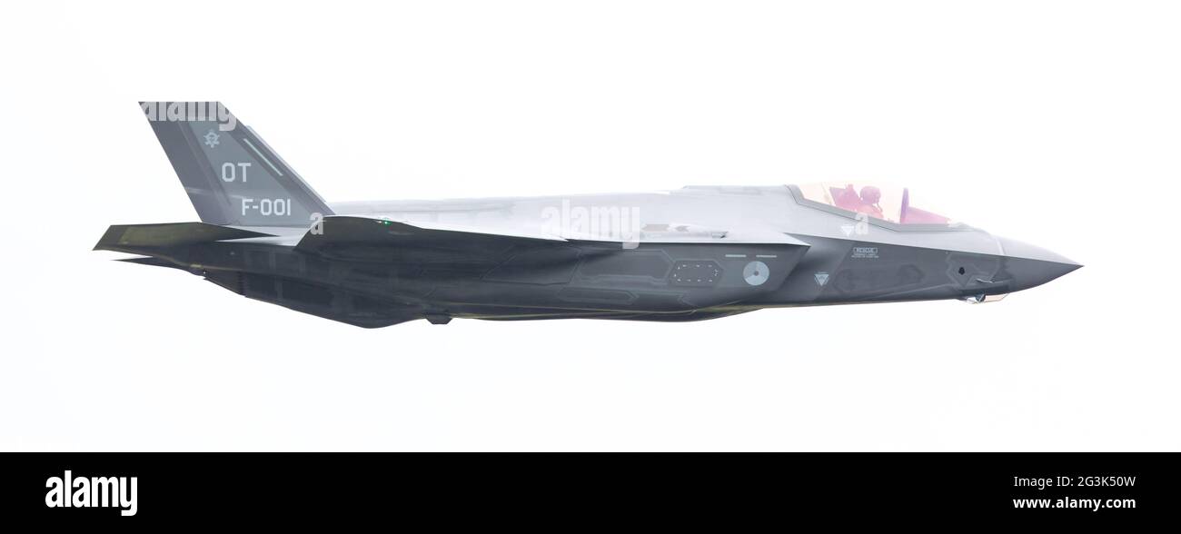 LEEUWARDEN, Pays-Bas - 10 juin 2016 : F-35 Lightning II sur survol c'est débuts européens à la Force aérienne néerlandaise D Banque D'Images