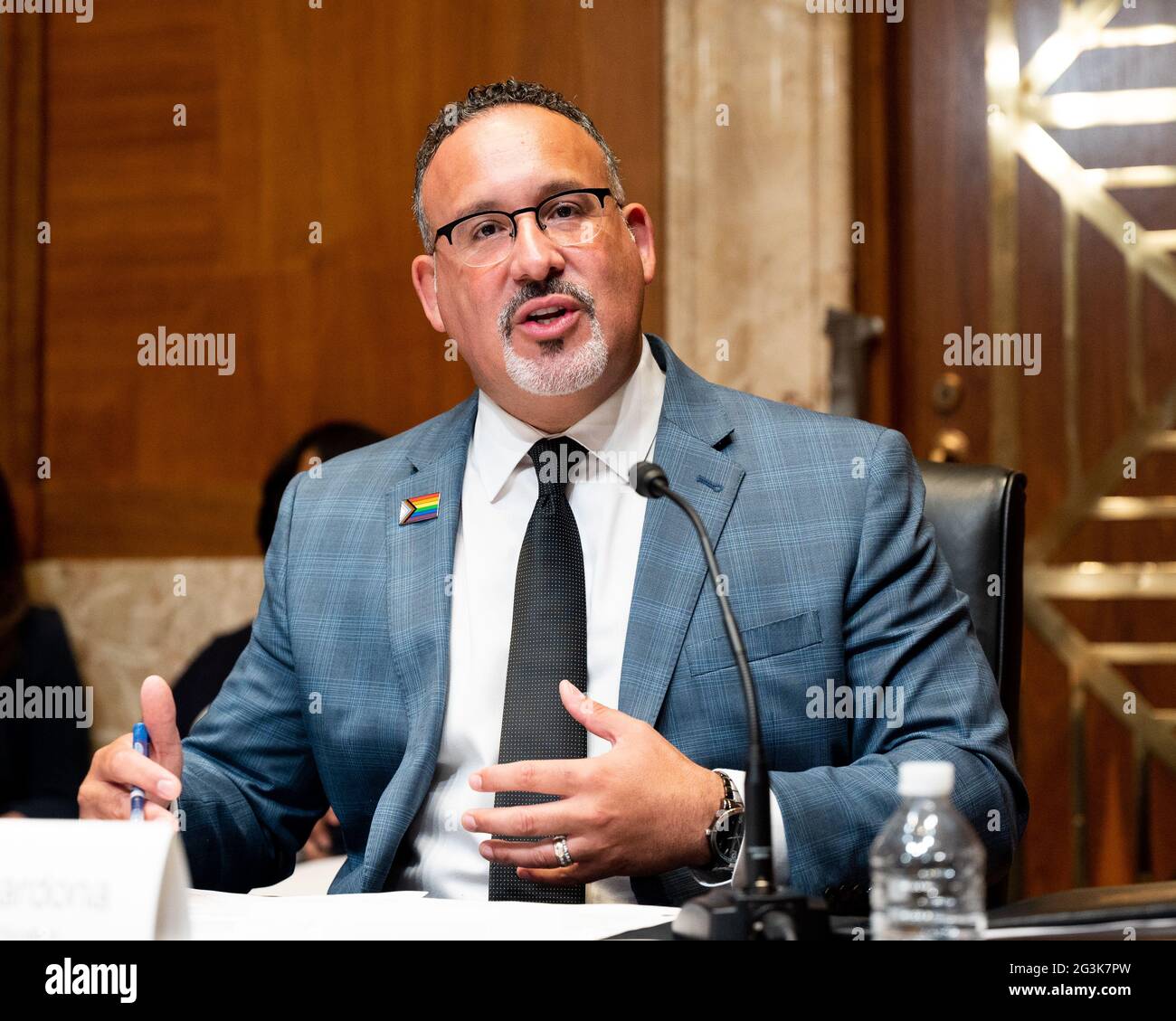 Washington, États-Unis. 16 juin 2021. Le secrétaire américain à l'éducation Miguel Cardona prend la parole à l'audience du Comité des crédits du Sénat. Crédit : SOPA Images Limited/Alamy Live News Banque D'Images