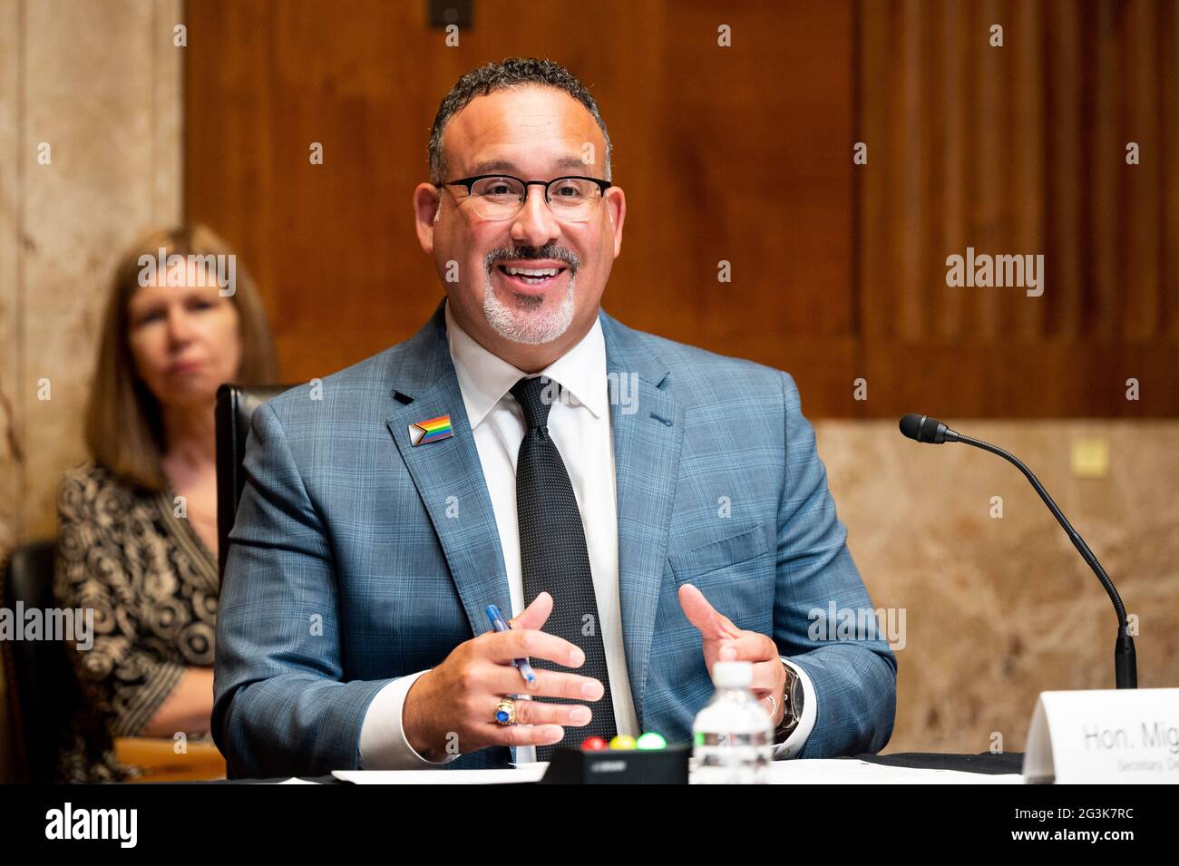 Washington, États-Unis. 16 juin 2021. Le secrétaire américain à l'éducation Miguel Cardona prend la parole à l'audience du Comité des crédits du Sénat. Crédit : SOPA Images Limited/Alamy Live News Banque D'Images