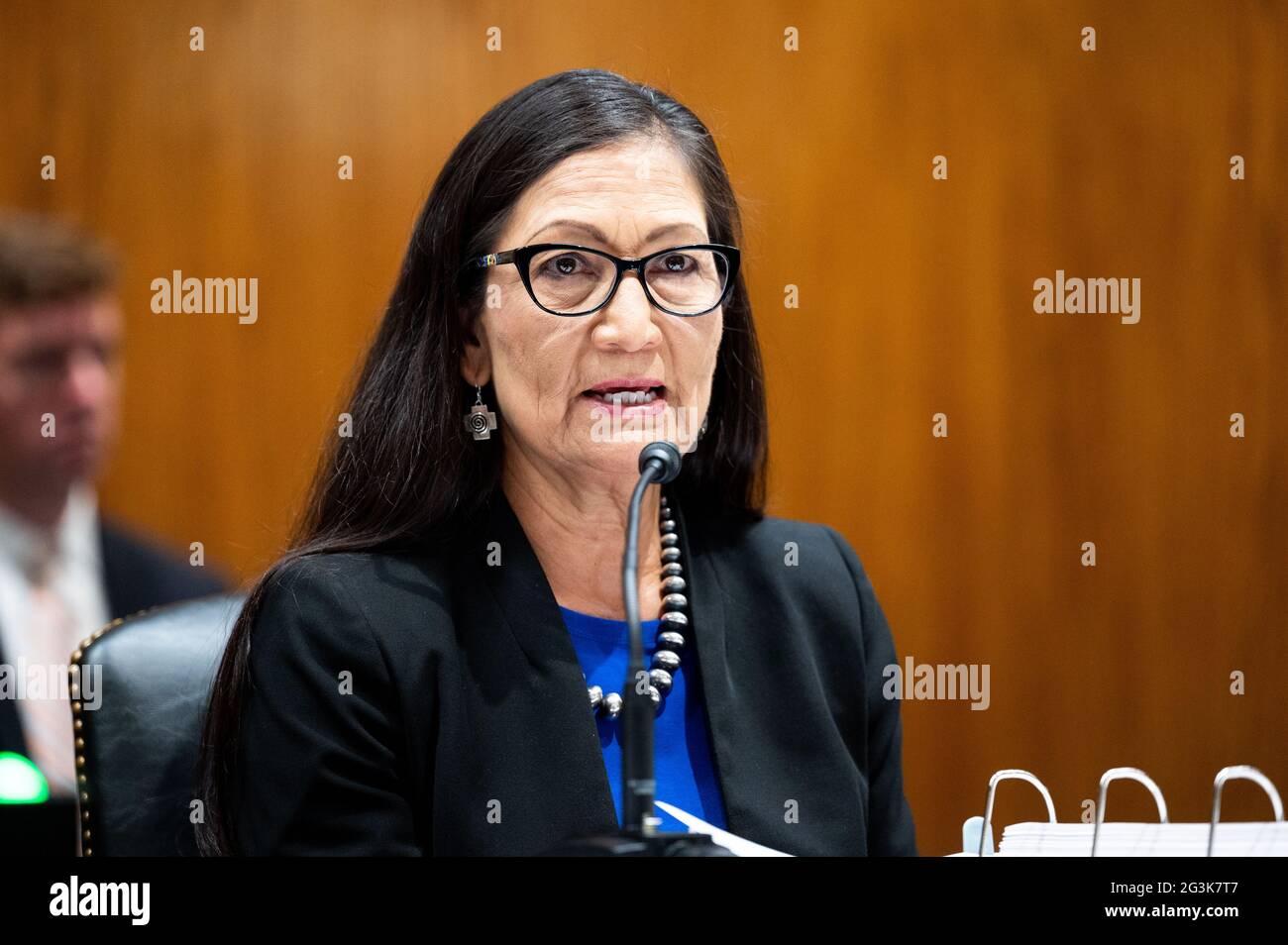 Washington, États-Unis. 16 juin 2021. Le secrétaire américain de l'intérieur Deb Haaland prend la parole à l'audience du Comité des crédits du Sénat. Crédit : SOPA Images Limited/Alamy Live News Banque D'Images