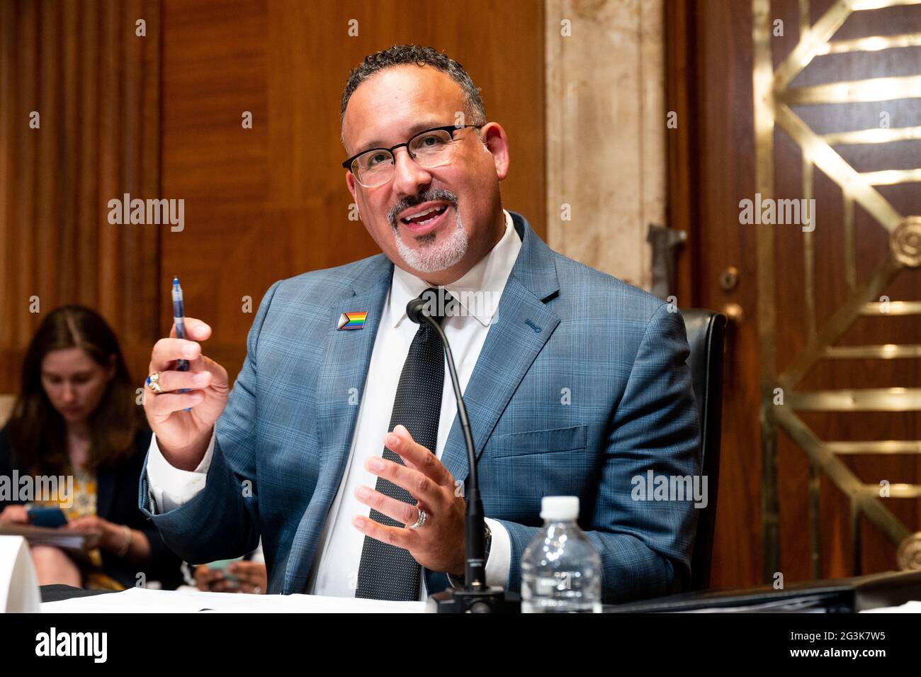 Washington, États-Unis. 16 juin 2021. Le secrétaire américain à l'éducation Miguel Cardona prend la parole à l'audience du Comité des crédits du Sénat. Crédit : SOPA Images Limited/Alamy Live News Banque D'Images
