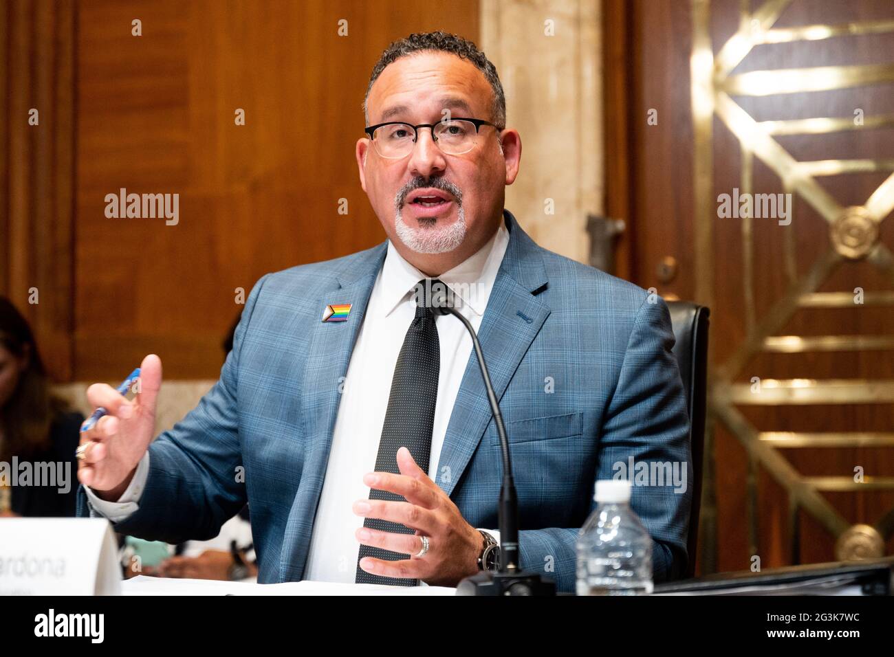 Washington, États-Unis. 16 juin 2021. Le secrétaire américain à l'éducation Miguel Cardona prend la parole à l'audience du Comité des crédits du Sénat. Crédit : SOPA Images Limited/Alamy Live News Banque D'Images