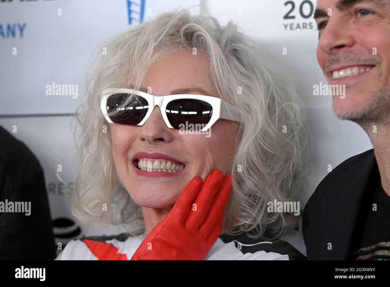 New York, États-Unis. 16 juin 2021. La chanteuse Debbie Harry assiste à la première "Blondie" Vivir en la Habana" au Battery lors du Tribeca Festival 2021 à New York, NY, le 16 juin 2021. (Photo par Anthony Behar/Sipa USA) crédit: SIPA USA/Alay Live News Banque D'Images