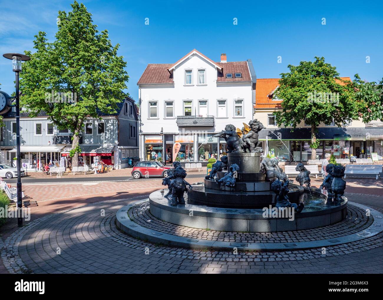 Place du marché de Bad Harzburg avec fontaine Banque D'Images Place du marché de Bad Harzburg avec fontaine Banque D'Images