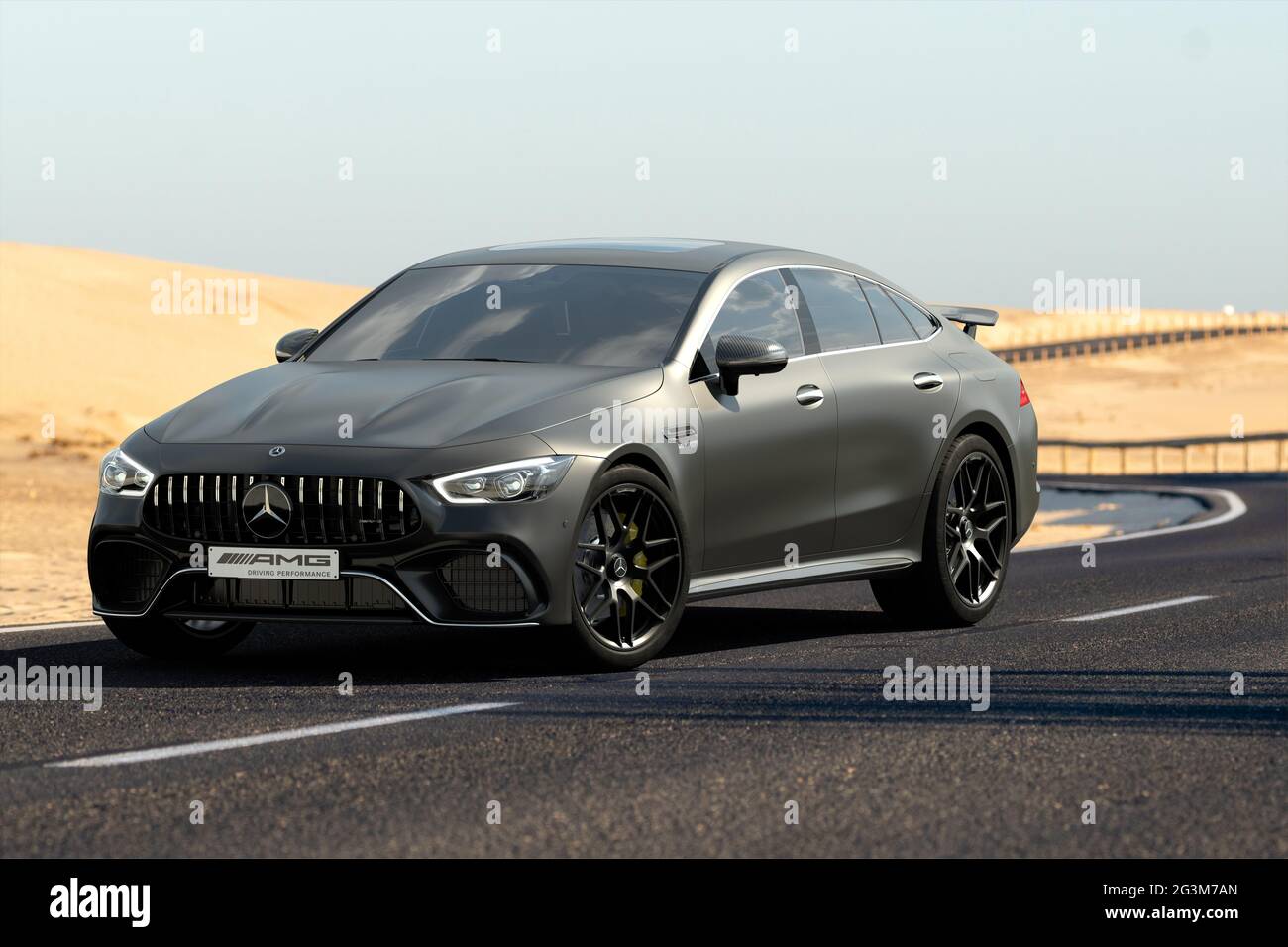 Mercedes-Benz AMG GT63 S 4 portes sur la route Banque D'Images