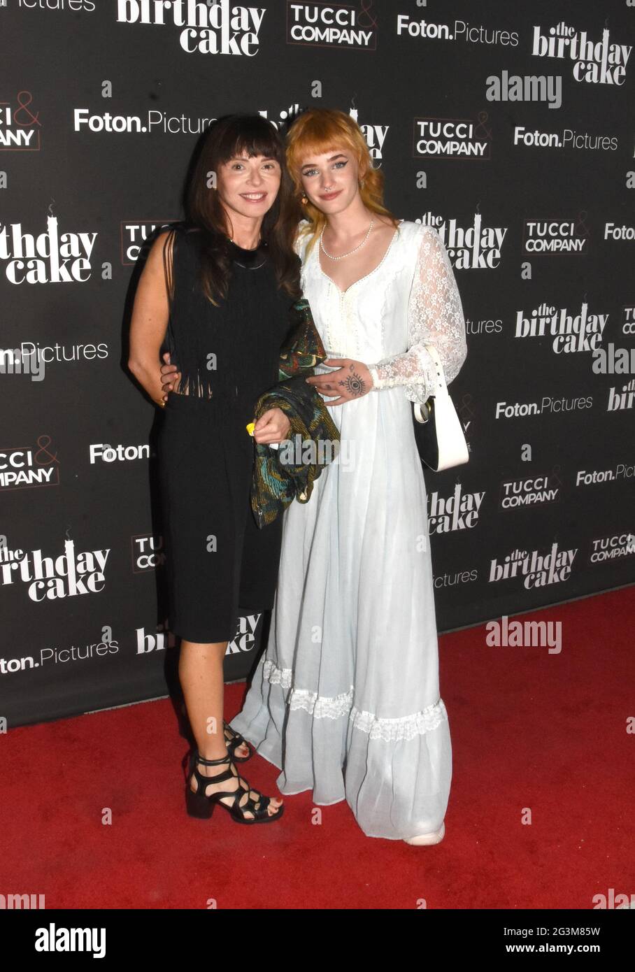 Beverly Hills, Californie, États-Unis 16 juin 2021 le designer de production Eve McGregor et la fille modèle Esther Rose McGregor assistent à la première de Los Angeles du gâteau d'anniversaire le 16 juin 2021 au Fine Arts Theatre à Beverly Hills, Californie, États-Unis. Photo de Barry King/Alay Live News Banque D'Images