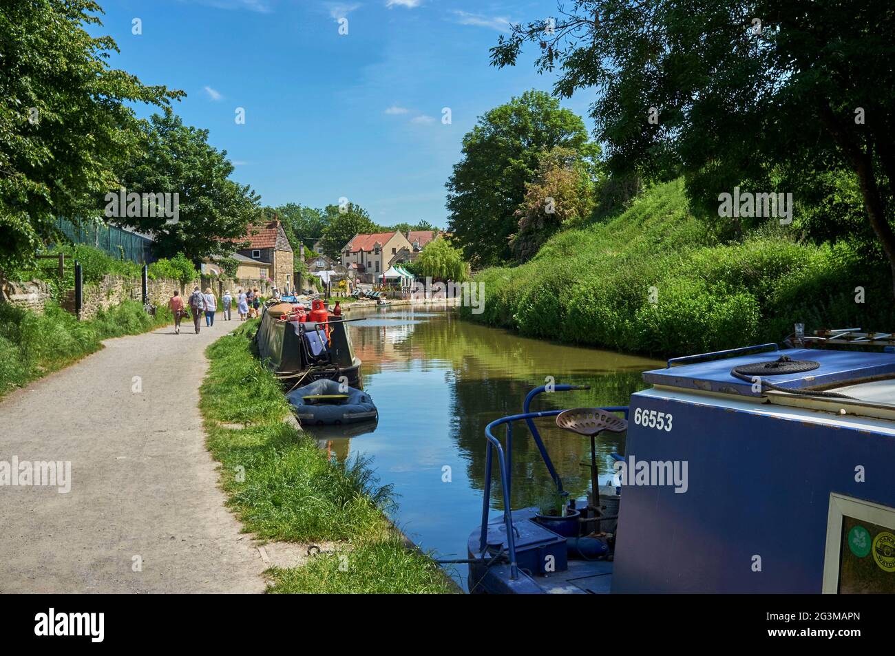 Bateaux amarrés sur le canal Kennet & Avon, à Bradford upon Avon, sud-ouest de l'Angleterre, Royaume-Uni Banque D'Images