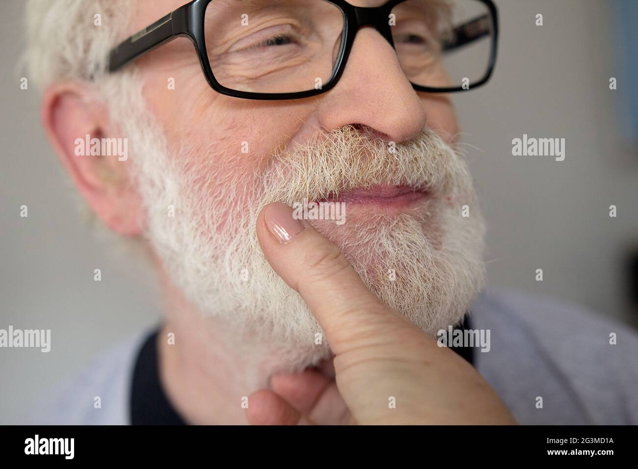 Vieil Homme à lunettes. Banque D'Images