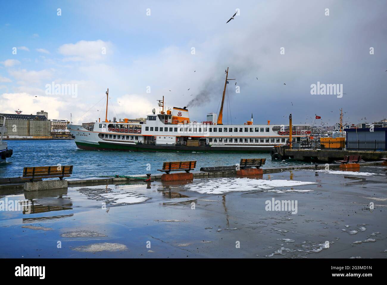 Ferries traditionnels City Lines, l'un des symboles d'Istanbul. Banque D'Images