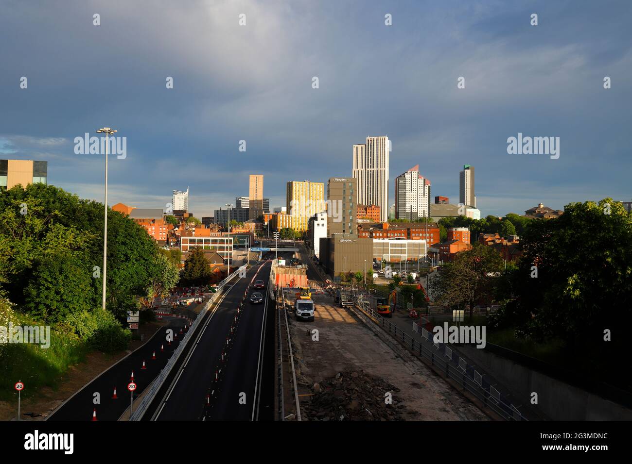 Les bâtiments d'hébergement pour étudiants du quartier Arena de Leeds comprennent le plus haut bâtiment du Yorkshire, « Altus House » Banque D'Images