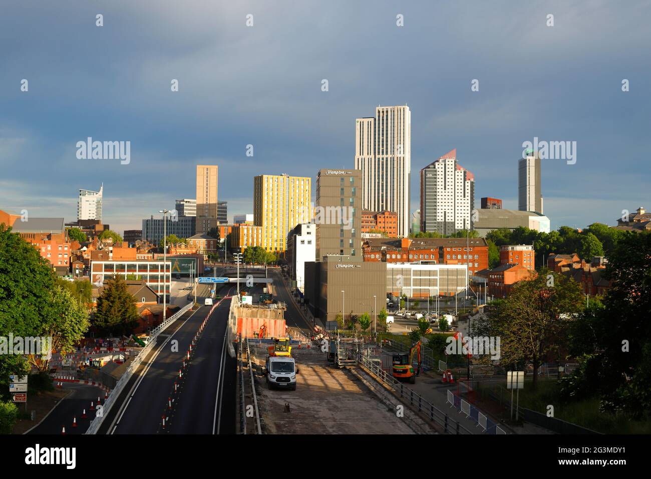 Les bâtiments d'hébergement pour étudiants du quartier Arena de Leeds comprennent le plus haut bâtiment du Yorkshire, « Altus House » Banque D'Images