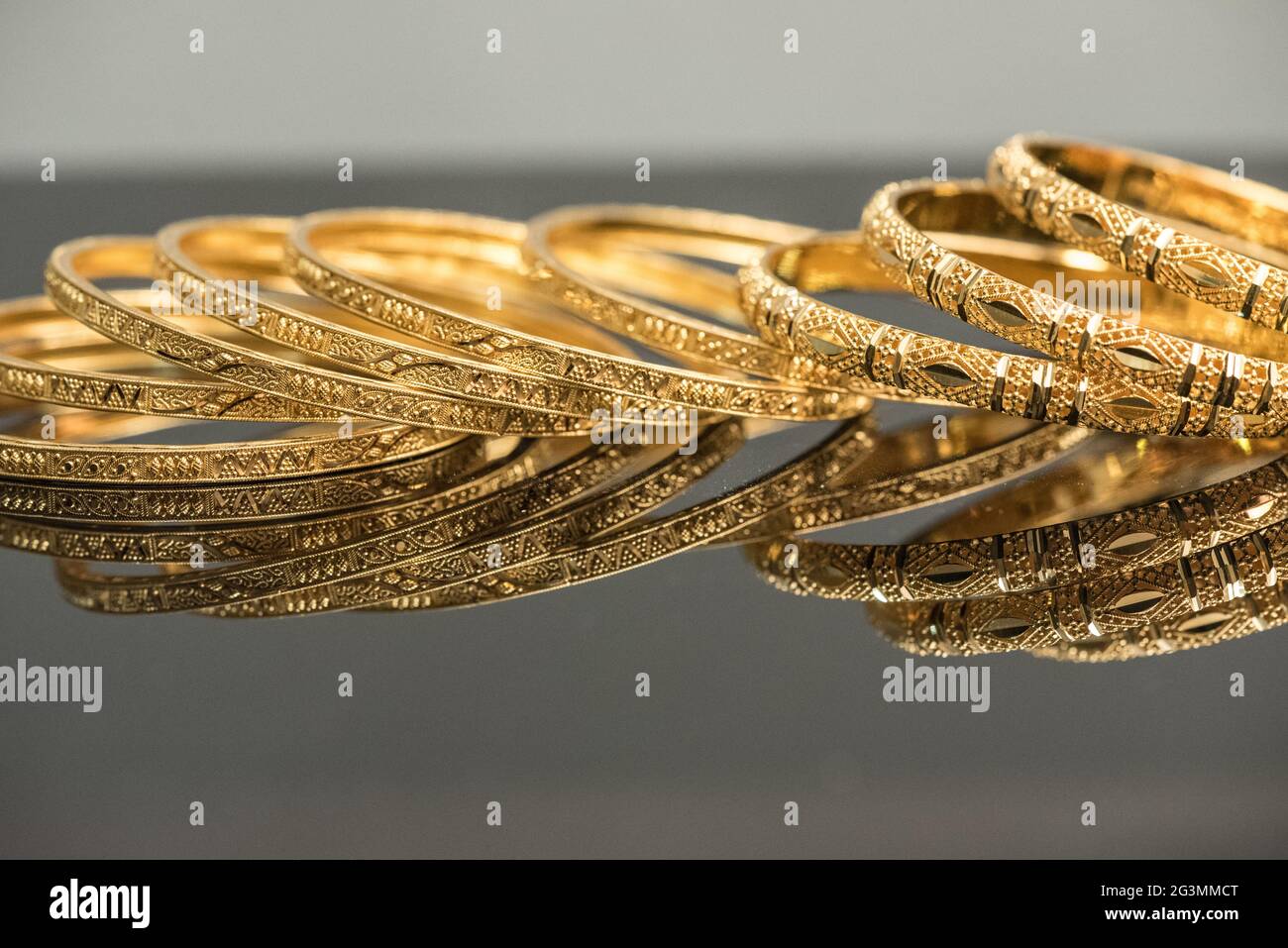 Bracelets de mariage pour mariée indienne Banque D'Images