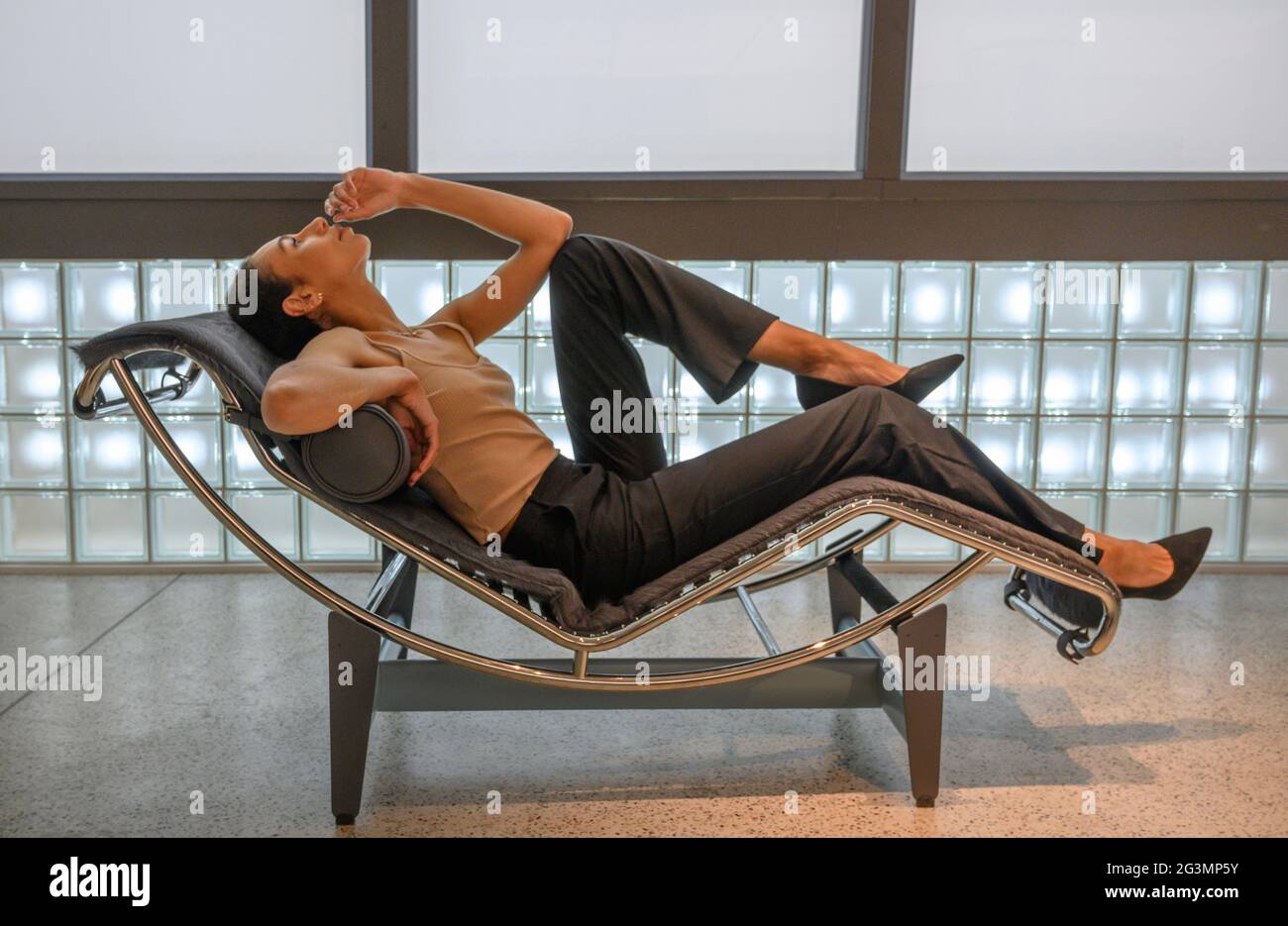 Chaise longue basculante Banque de photographies et d'images à haute  résolution - Alamy