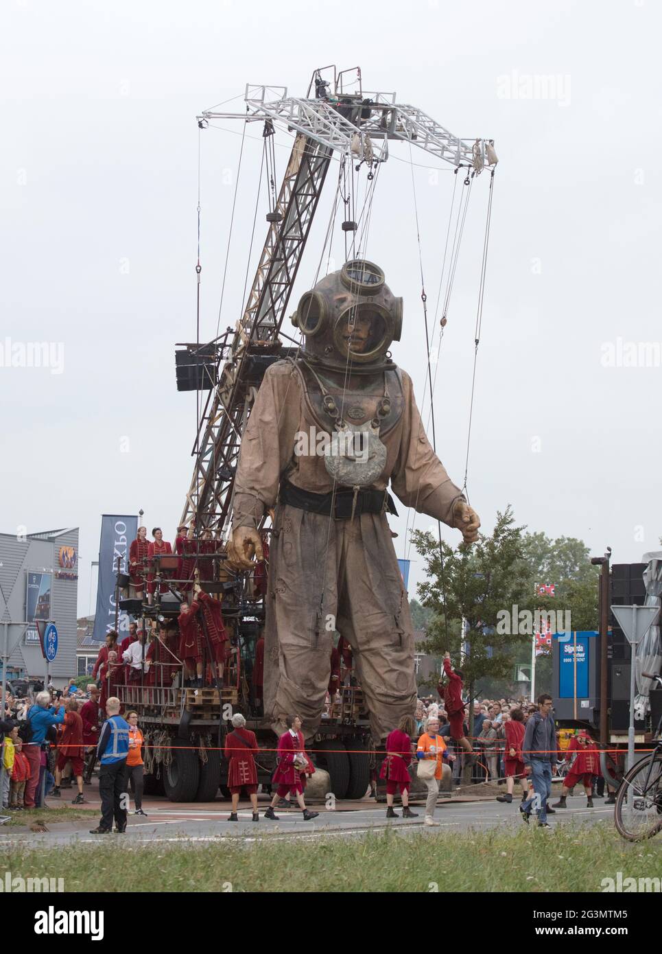 Leeuwarden, pays-Bas, 19 août 2018 - les géants du théâtre Royal de Luxe dans la capitale de la Culture 2018, Leeuwarden, t Banque D'Images