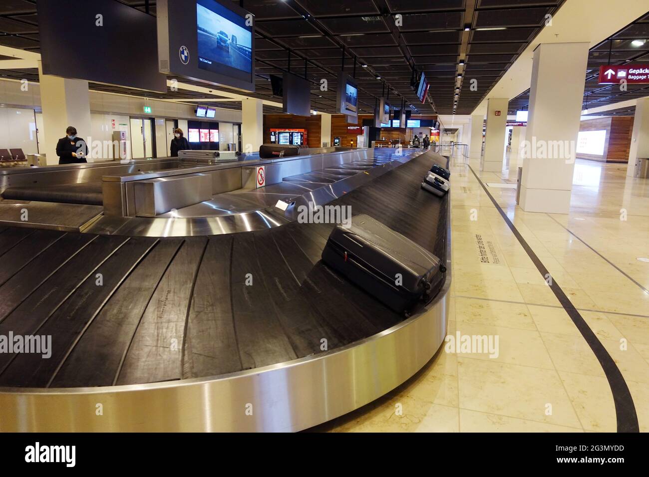 '21.02.2021, Schoenefeld, Brandebourg, Allemagne - vide à la zone de récupération des bagages dans les temps de la crise de Corona dans le terminal de l'aéroport BER. 00S2 Banque D'Images