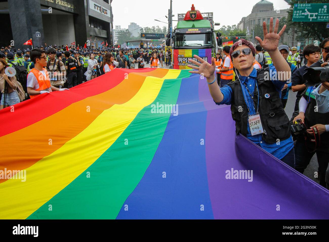 17 juin 2021-Séoul, Corée du Sud-in cette photo est le 2016, 2017. Les gens défilent lors d'une parade gay Pride annuelle près du centre de Séoul en Corée du Sud. Chaque mois de juin et juillet se tient au Festival LGBT en Corée du Sud. Banque D'Images