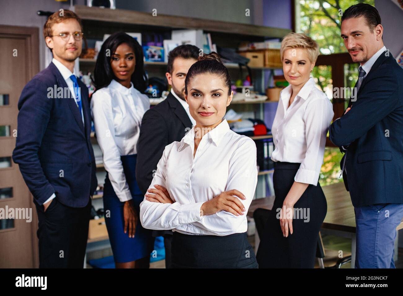 L'équipe d'entreprises prospères dans office Banque D'Images