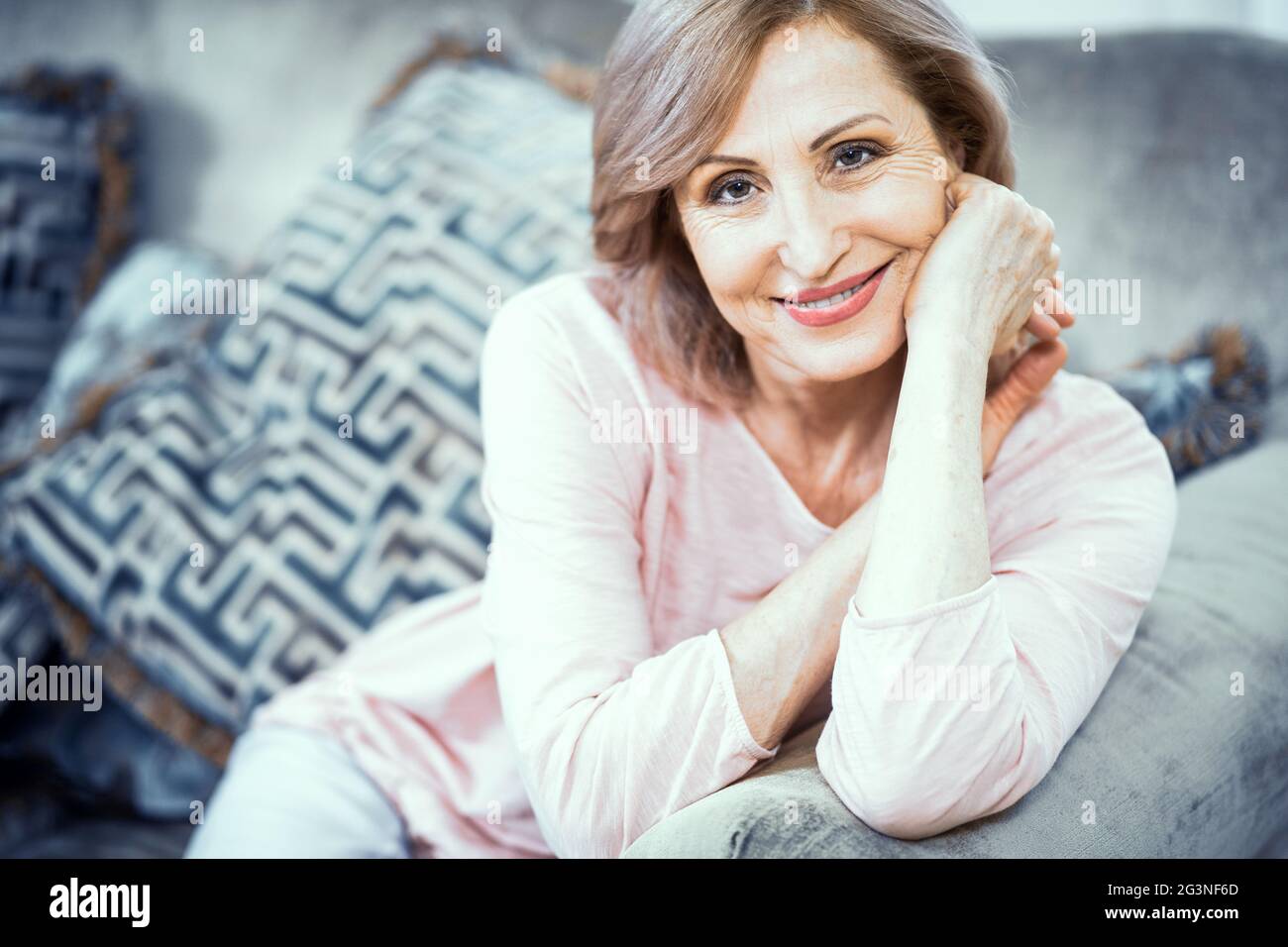 Belle femme de plus de 50 ans Banque de photographies et d’images à