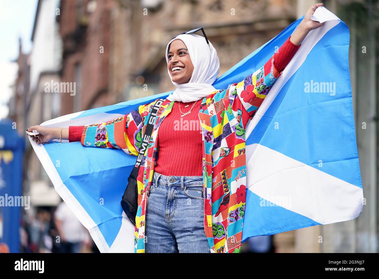 Un fan d'Écosse à la gare centrale de Glasgow alors qu'ils se préparent à se rendre à Londres avant le match de l'UEFA Euro 2020 Groupe D entre l'Angleterre et l'Écosse au stade Wembley. Date de la photo: Jeudi 17 juin 2021. Banque D'Images