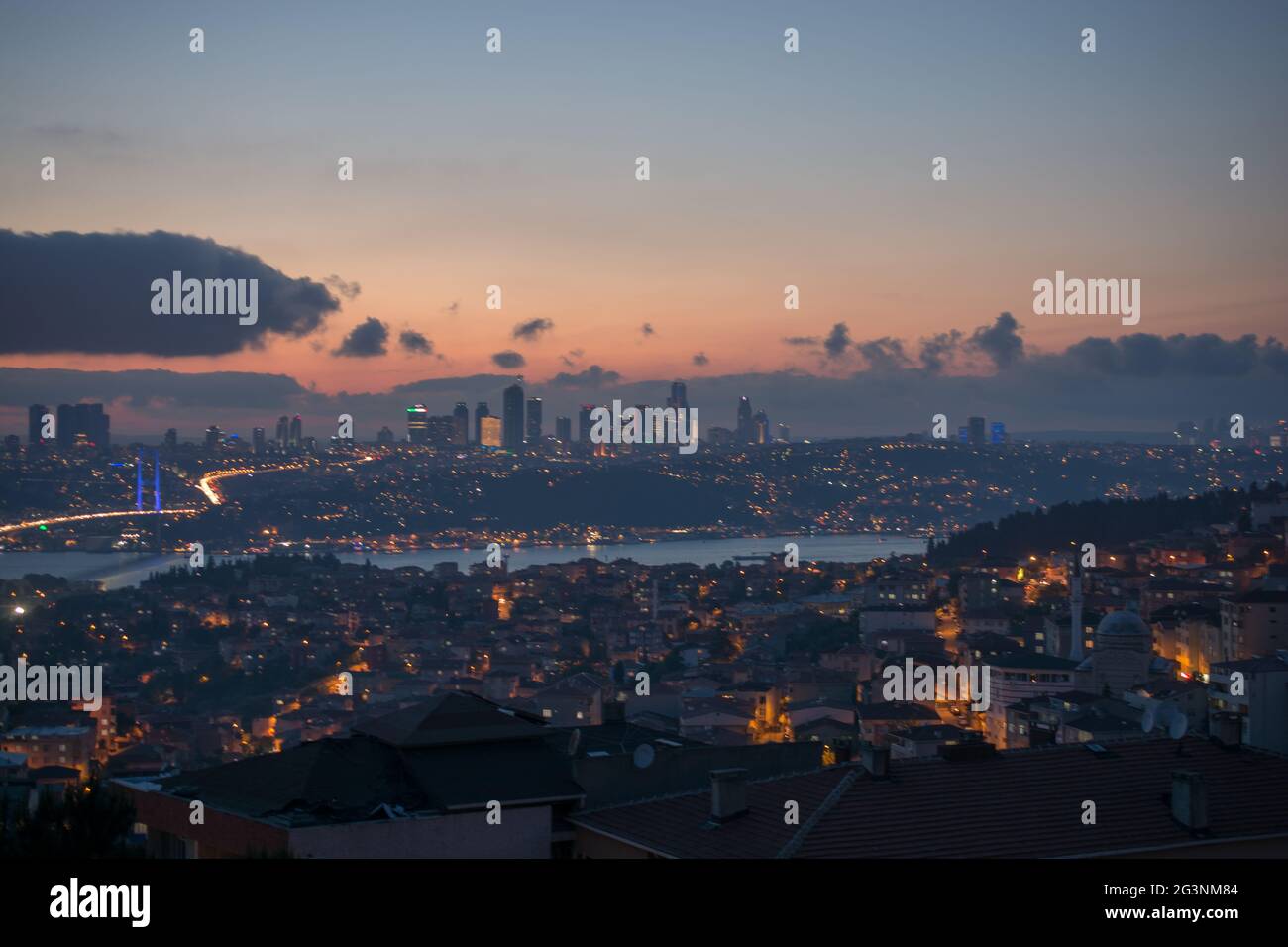Istanbul paysage urbain sous les nuages Banque D'Images