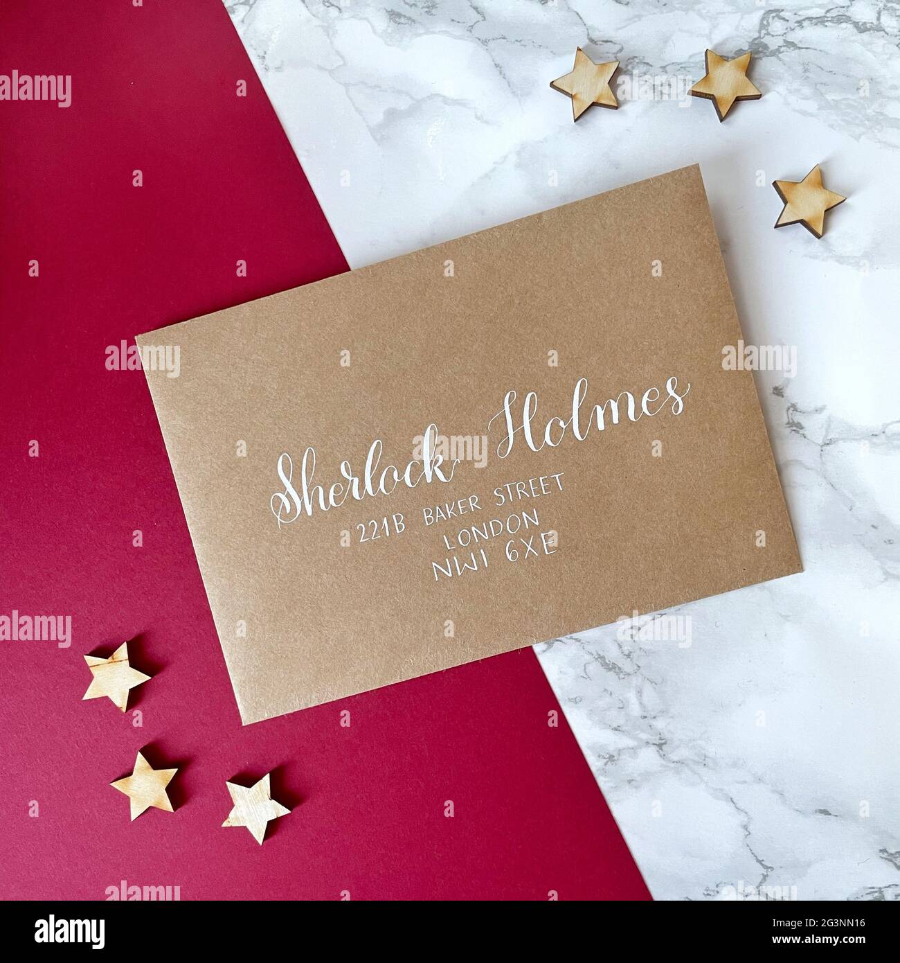 Calligraphie de mariage - papeterie inspiration - enveloppe Adressing - stylo pointu Banque D'Images