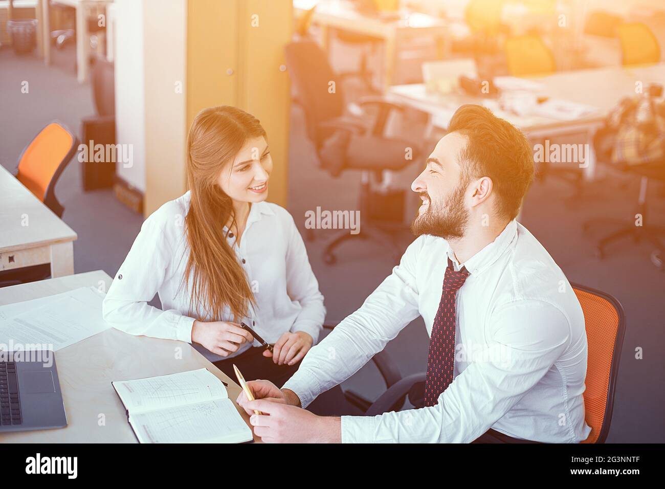 Un couple de collègues à la réception Banque D'Images