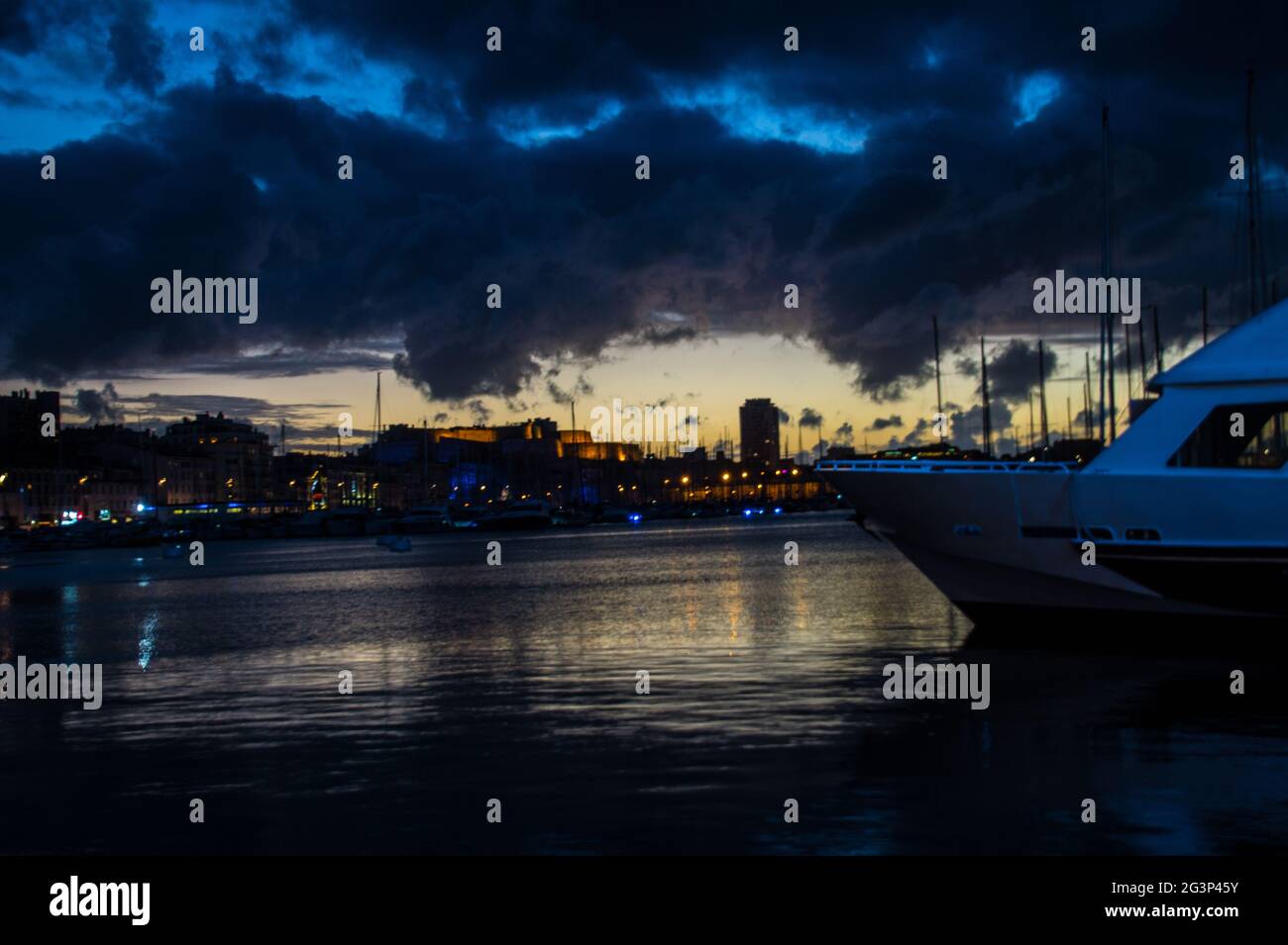 Mer Méditerranée à marseille à l'embouchure du rhône Banque D'Images