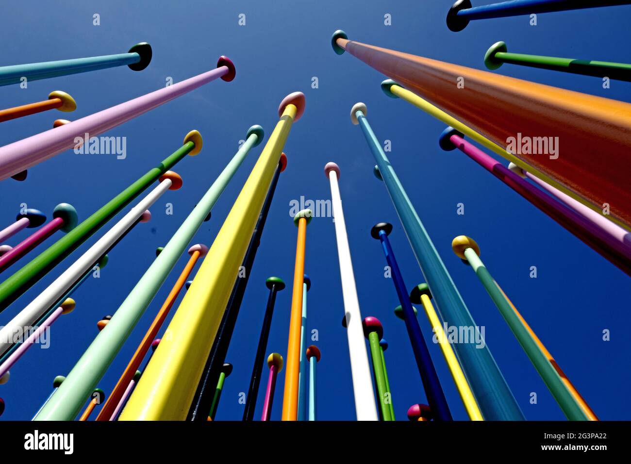 Sculpture d'art Coloris, de l'artiste Pascale Marthine Tayou, à la vie urbaine, nouveau quartier résidentiel, À Milan. Italie. Banque D'Images