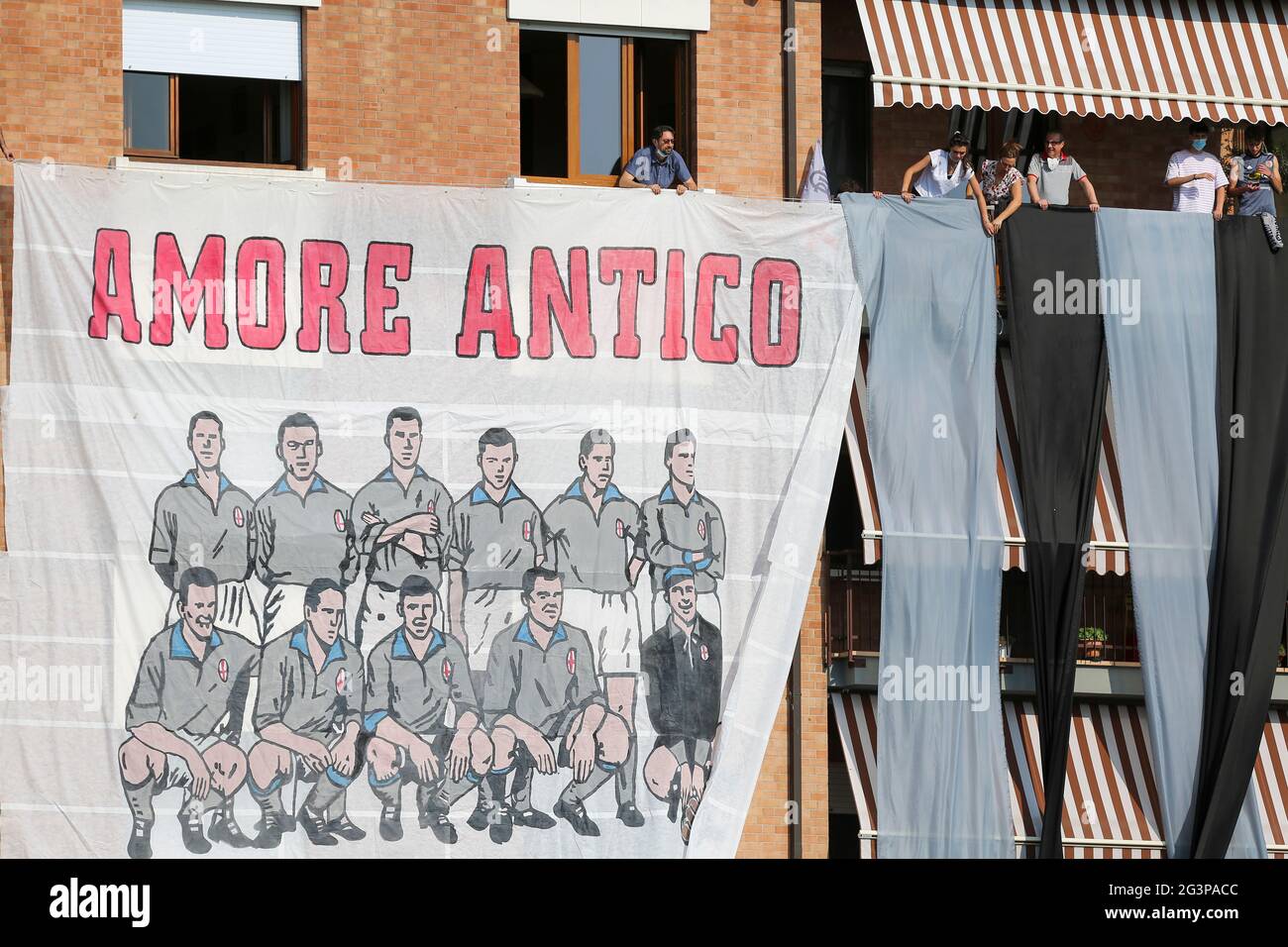 Alessandria, Italie. 17 juin 2021. Fans d'Alessandria lors du match final Lega Pro Playoff entre l'US Alessandria et Padova Calcio au stade Giuseppe Moccagatta. Crédit: Massimiliano Ferraro/Medialys Images/Alamy Live News crédit: Mediaalys Images/Alamy Live News Banque D'Images