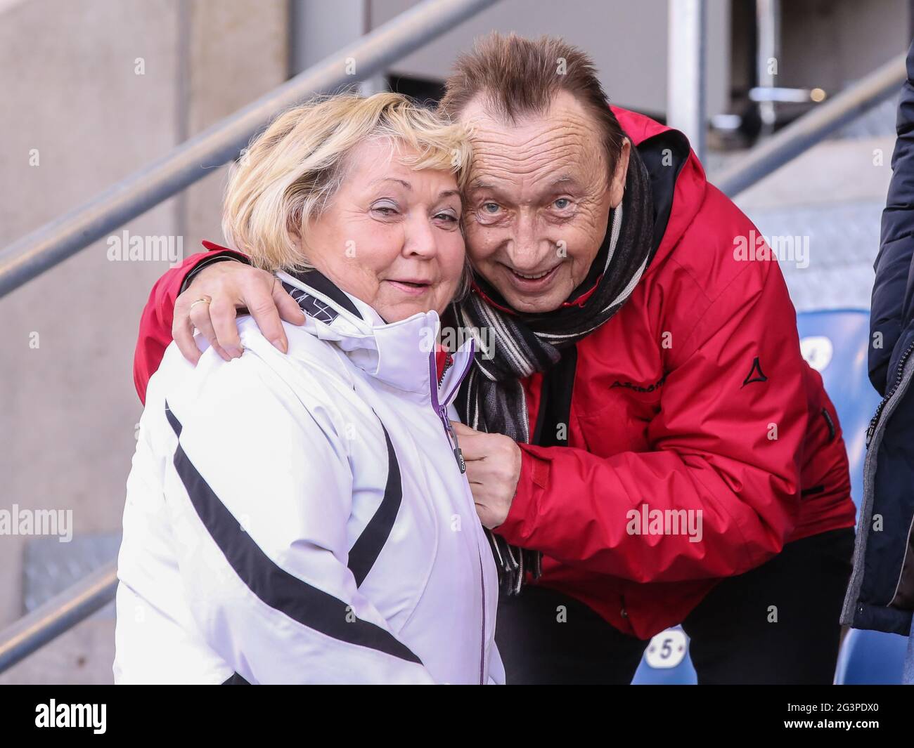 Joueur national de football de GDR à 1.FC Magdeburg a. Hansa Rostock Joachim Streich avec sa femme Marita Banque D'Images