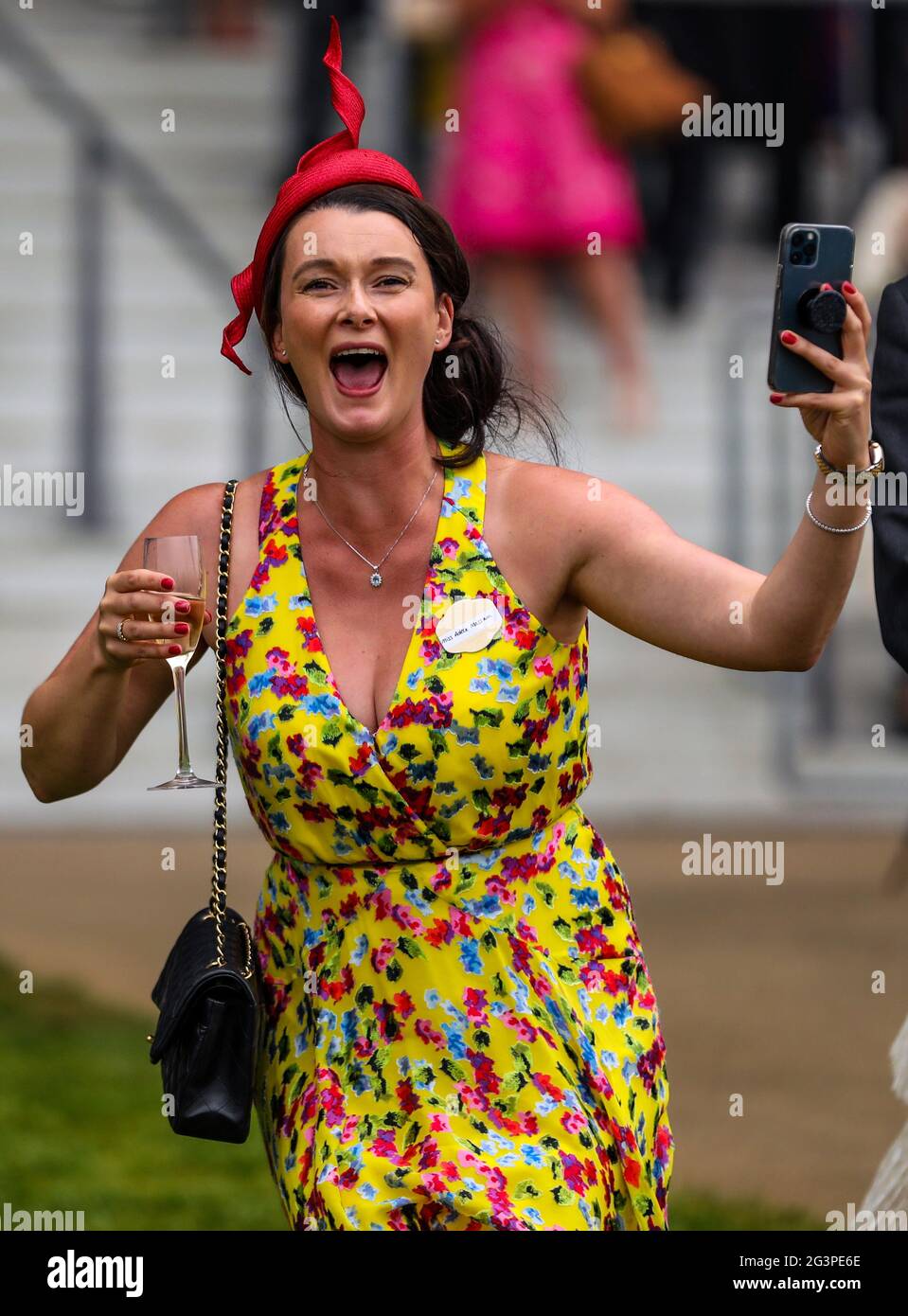 Adele Massam de Racegoer pousse son cheval dans les piquets du roi George V pendant le troisième jour de Royal Ascot à l'hippodrome d'Ascot. Date de la photo: Jeudi 17 juin 2021. Banque D'Images