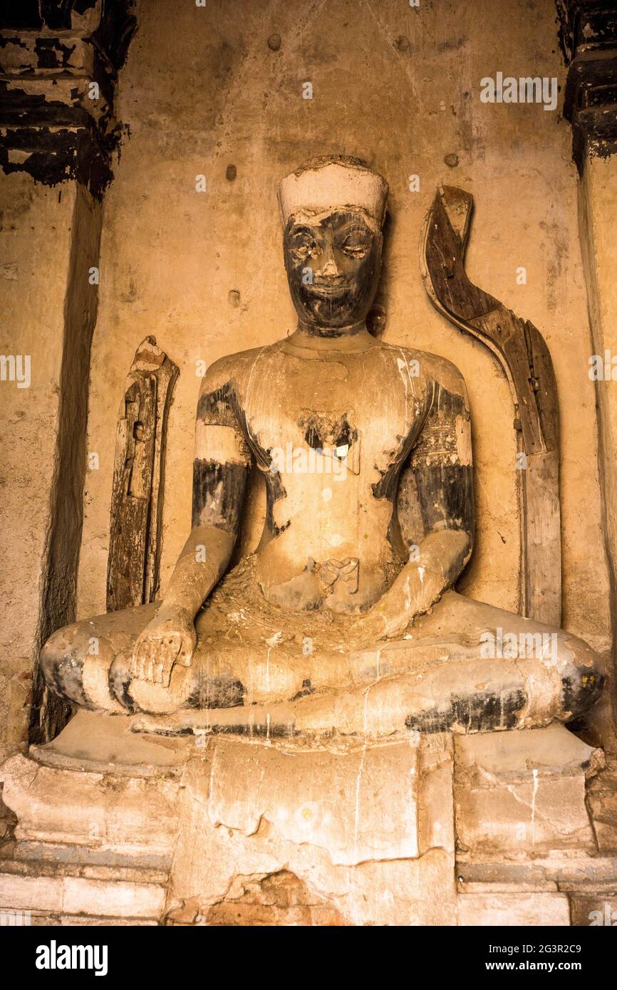 Le temple pillé de Sukhothai Banque D'Images