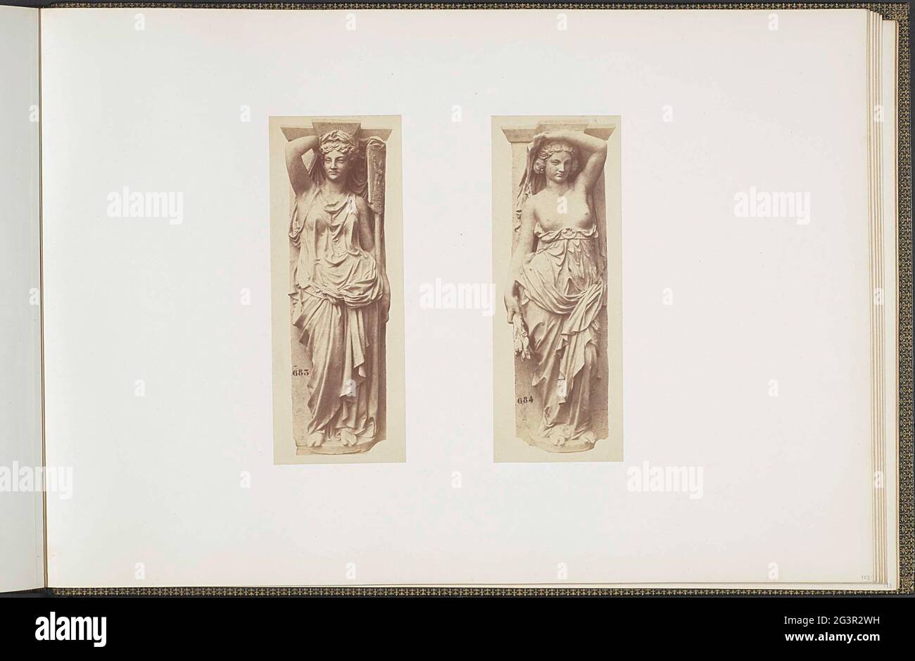 Modèles de gypse pour Kariatides au Palais du Louvre par Victor Vilain. Part de la réunion des Tuileries au Louvre 1852-1857, album 1. Banque D'Images