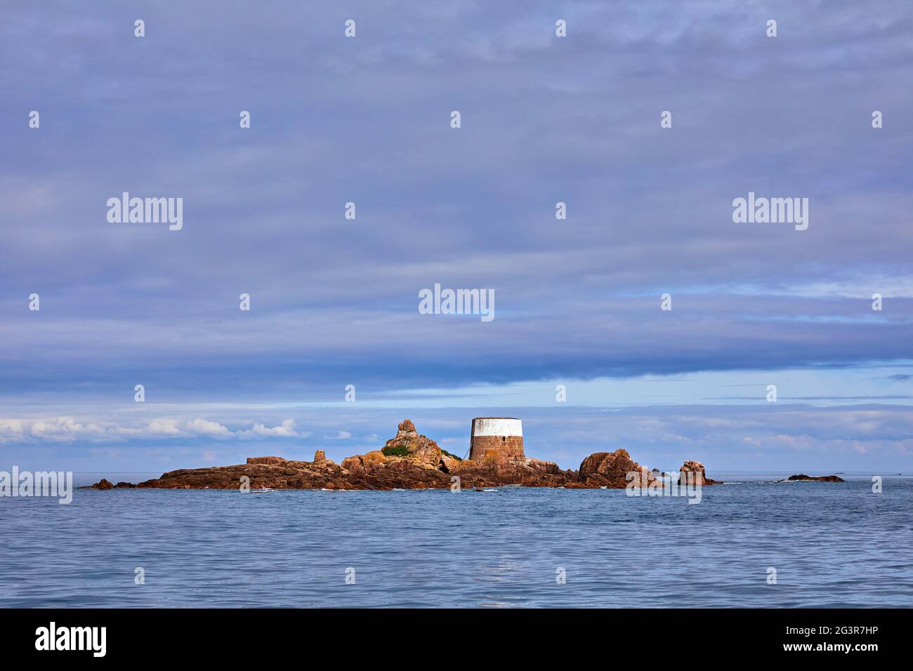 Image de la tour d'Icho, ci de Jersey avec ciel nuageux. Banque D'Images