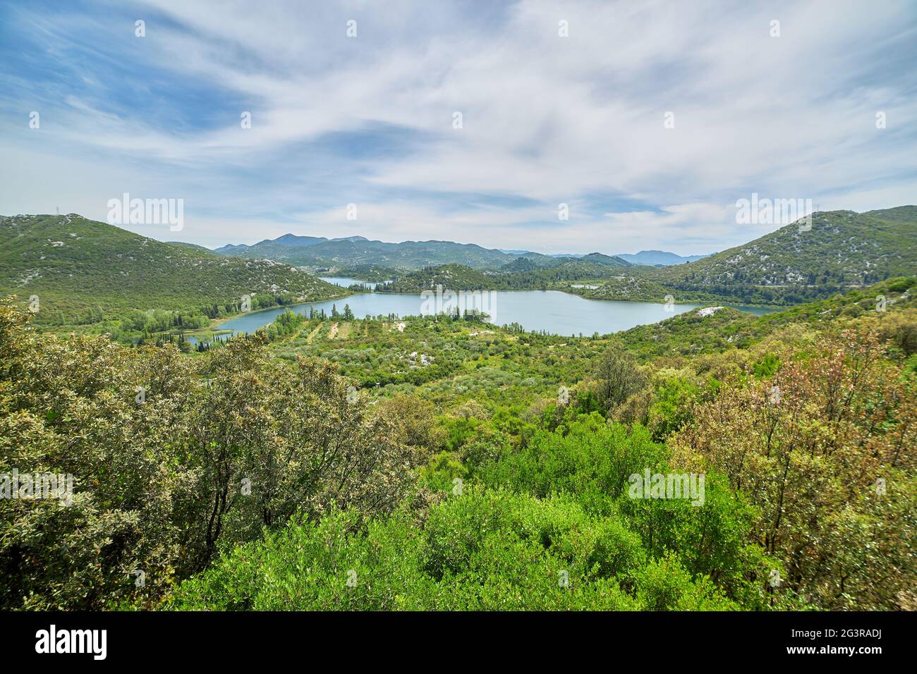 Paysage vert des lacs de Bacinskie Banque D'Images Paysage vert des lacs de Bacinskie Banque D'Images