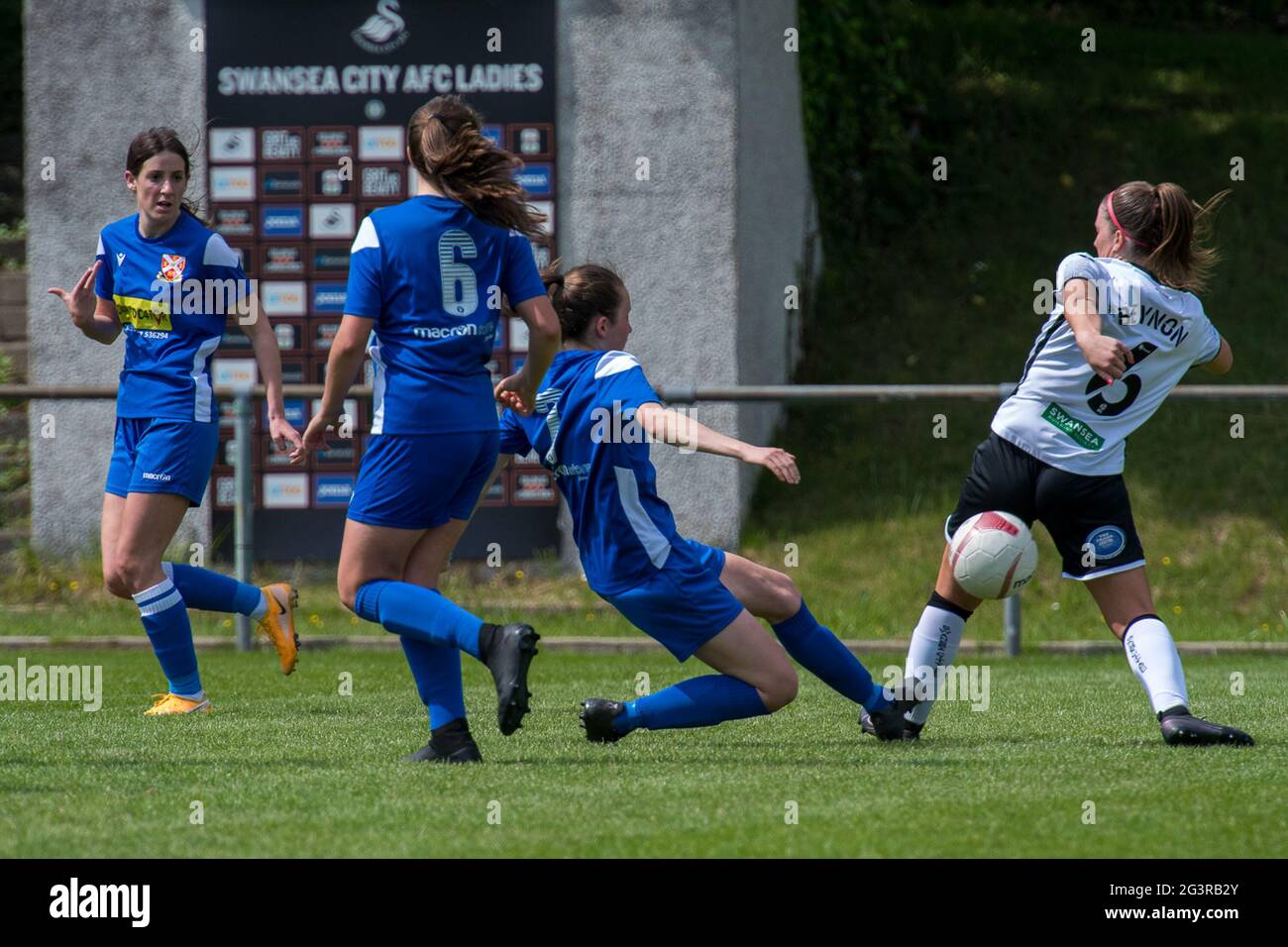 Llandarcy, Neath, pays de Galles 30 mai 2021. Orchard Welsh Premier Women's League match entre Swansea City Dames et Abergavenny Women. Banque D'Images