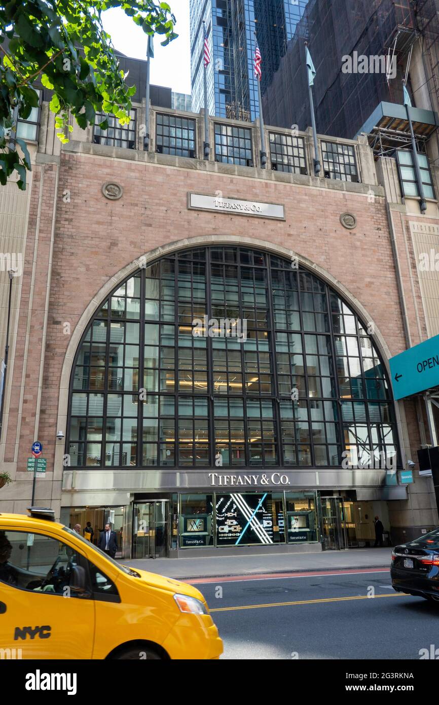 Tiffany & Co. est un phare de la boutique d'accessoires et bijoux de luxe situé temporairement à 6 E. 57th Street, New York City, USA Banque D'Images