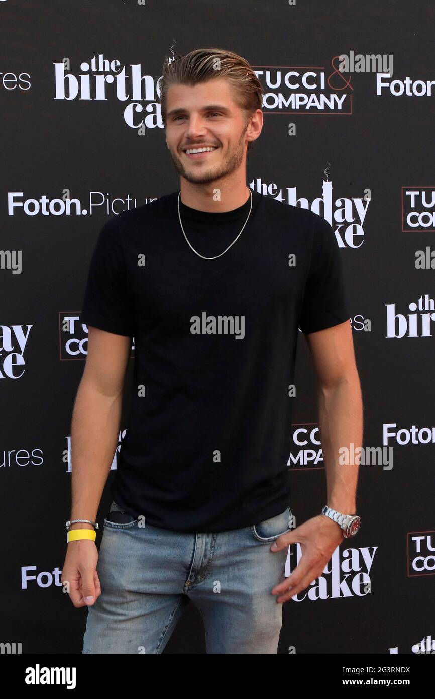LOS ANGELES - MAR 24: Twan Kuyper au gâteau d'anniversaire LA première au Théâtre des Beaux-Arts le 24 mars 2021 à Beverly Hills, CA (photo par Katrina Jordan/Sipa USA) crédit: SIPA US/Alay Live News Banque D'Images