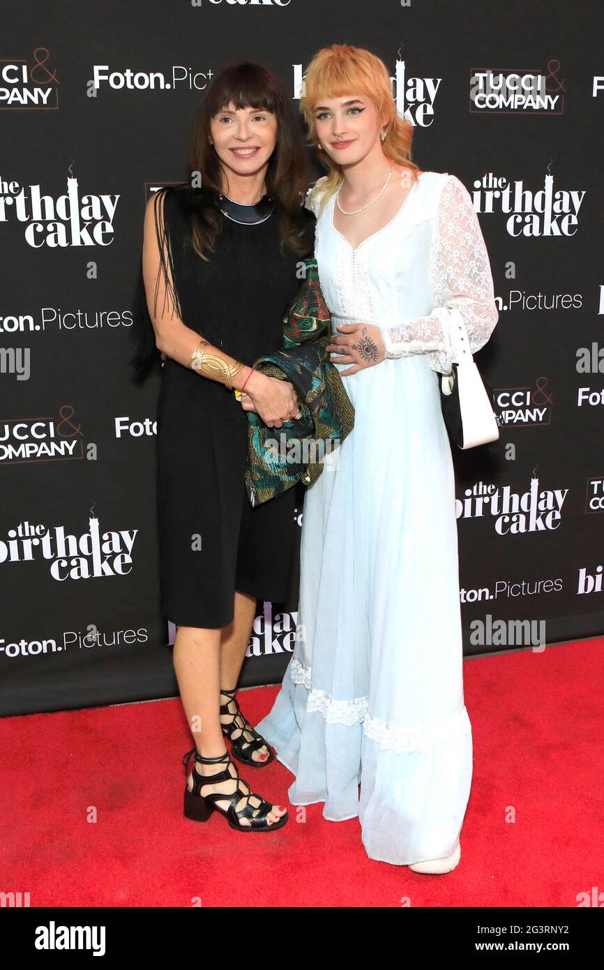 16 juin 2021, Beverly Hills, CA, Etats-Unis: LOS ANGELES - MAR 24: Eve McGregor, Esther McGregor au gâteau d'anniversaire LA première au Fine Arts Theatre le 24 mars 2021 à Beverly Hills, CA (Credit image: © Kay Blake/ZUMA Wire) Banque D'Images