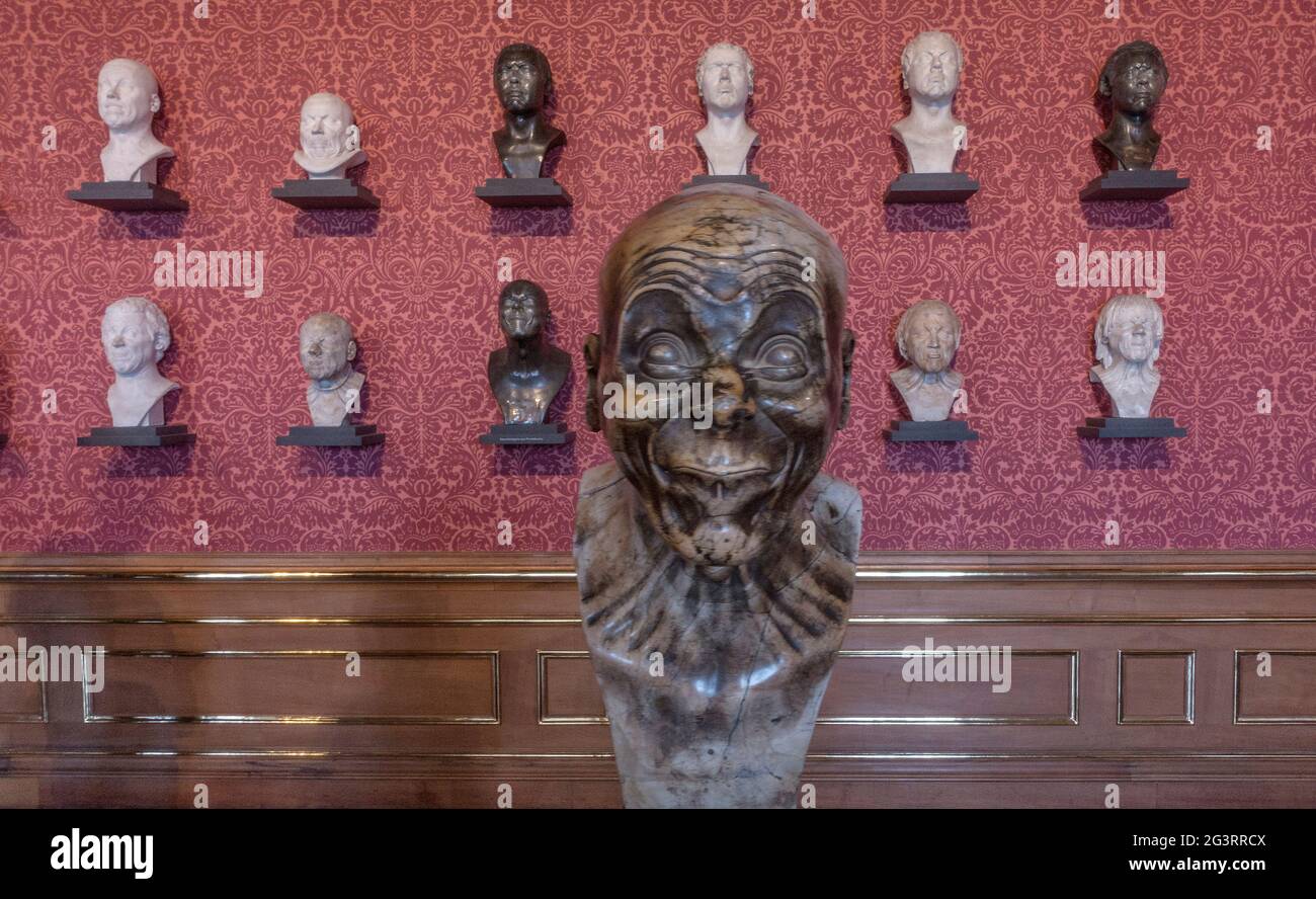 Franz Xaver Messerschmidt bustes au Palais du belvédère supérieur, Vienne, Autriche Banque D'Images