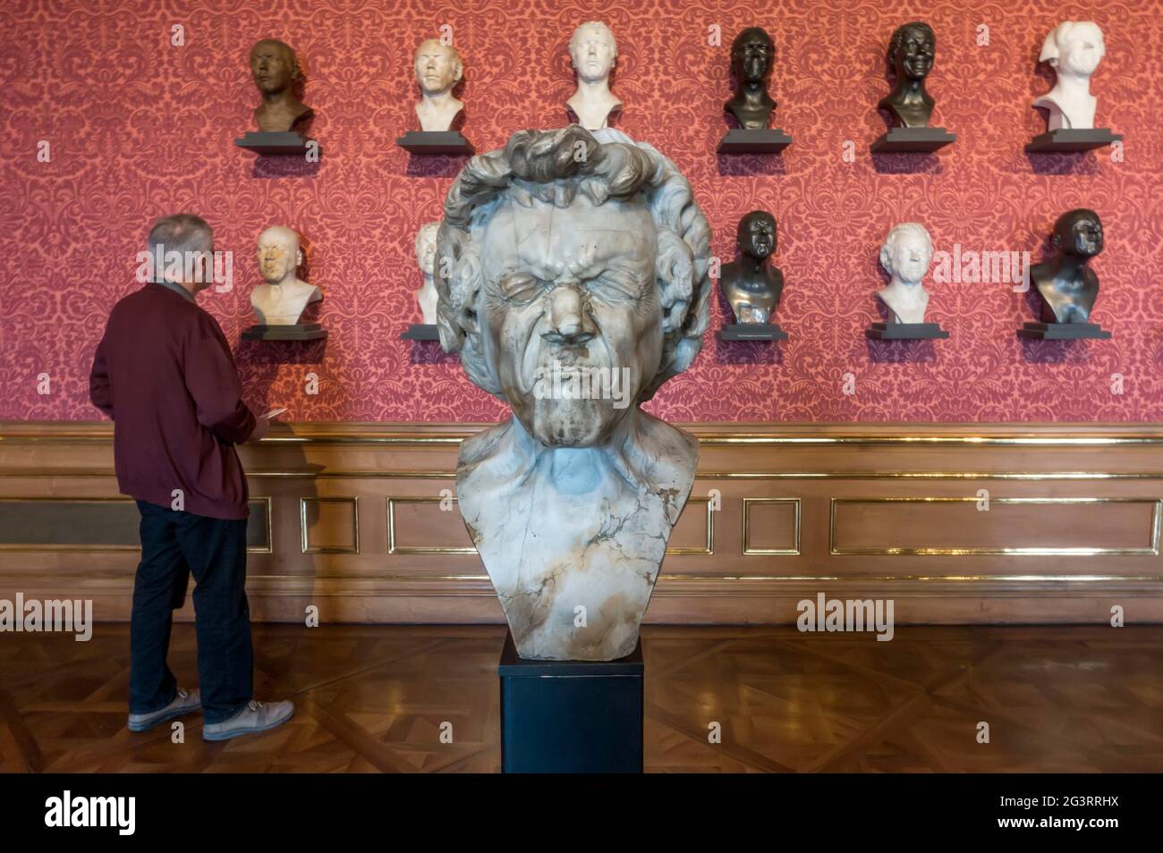 Franz Xaver Messerschmidt bustes au Palais du Belvédère supérieur, Vienne, Autriche Banque D'Images