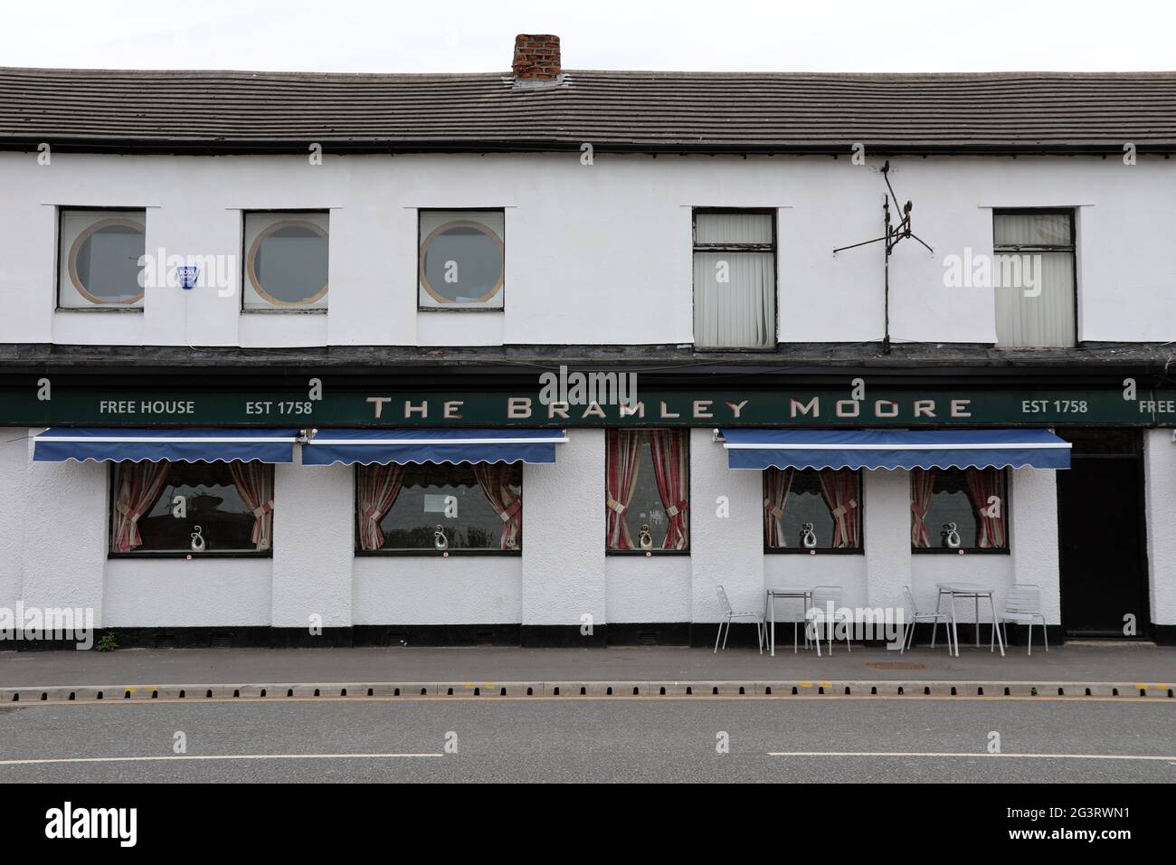 Le pub Bramley Moore sur Regent Road à Liverpool Dockside Banque D'Images