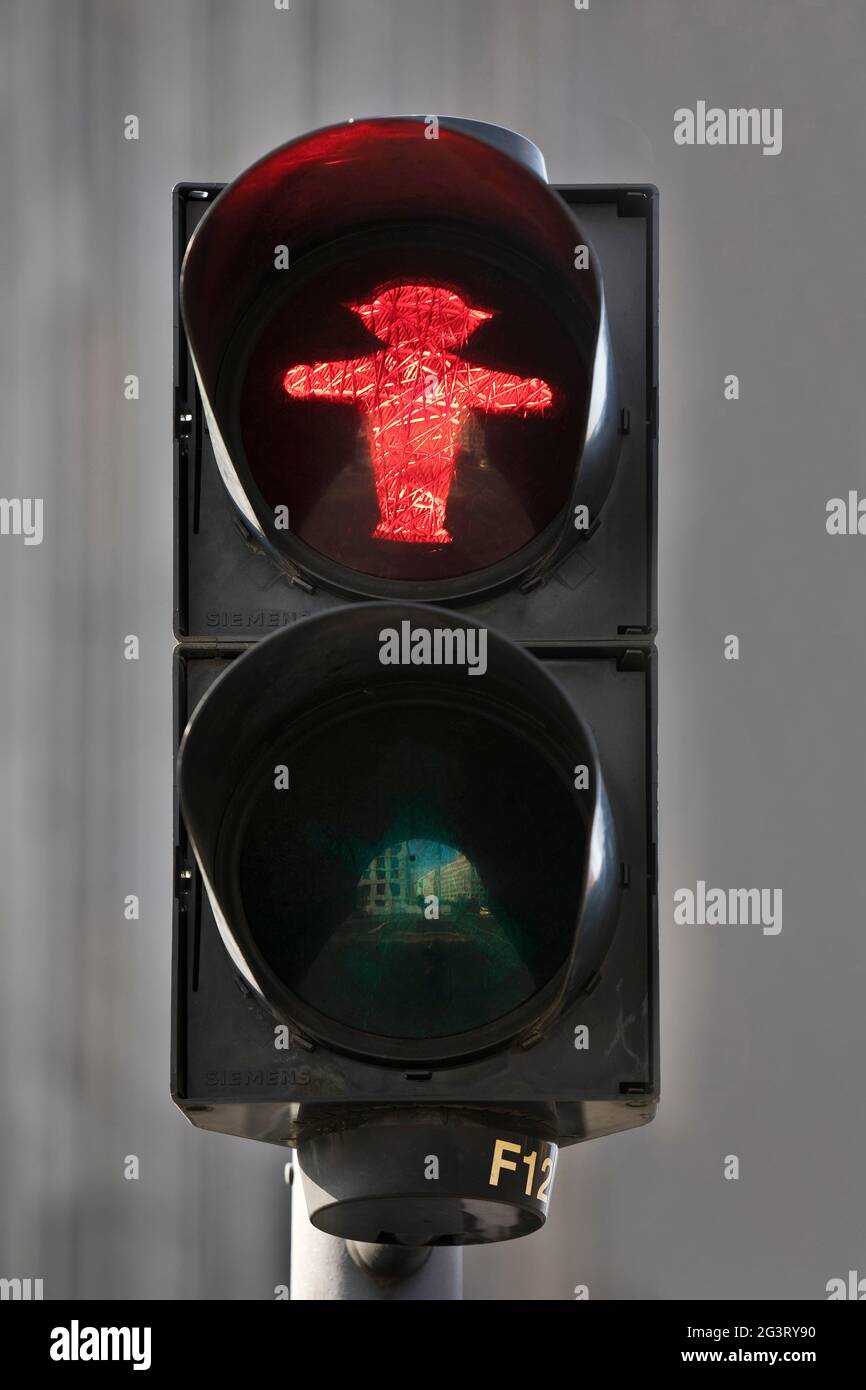 Feux de circulation pour piétons avec rouge est allemand Ampelmaennchen Stoppi, Allemagne, Berlin Banque D'Images